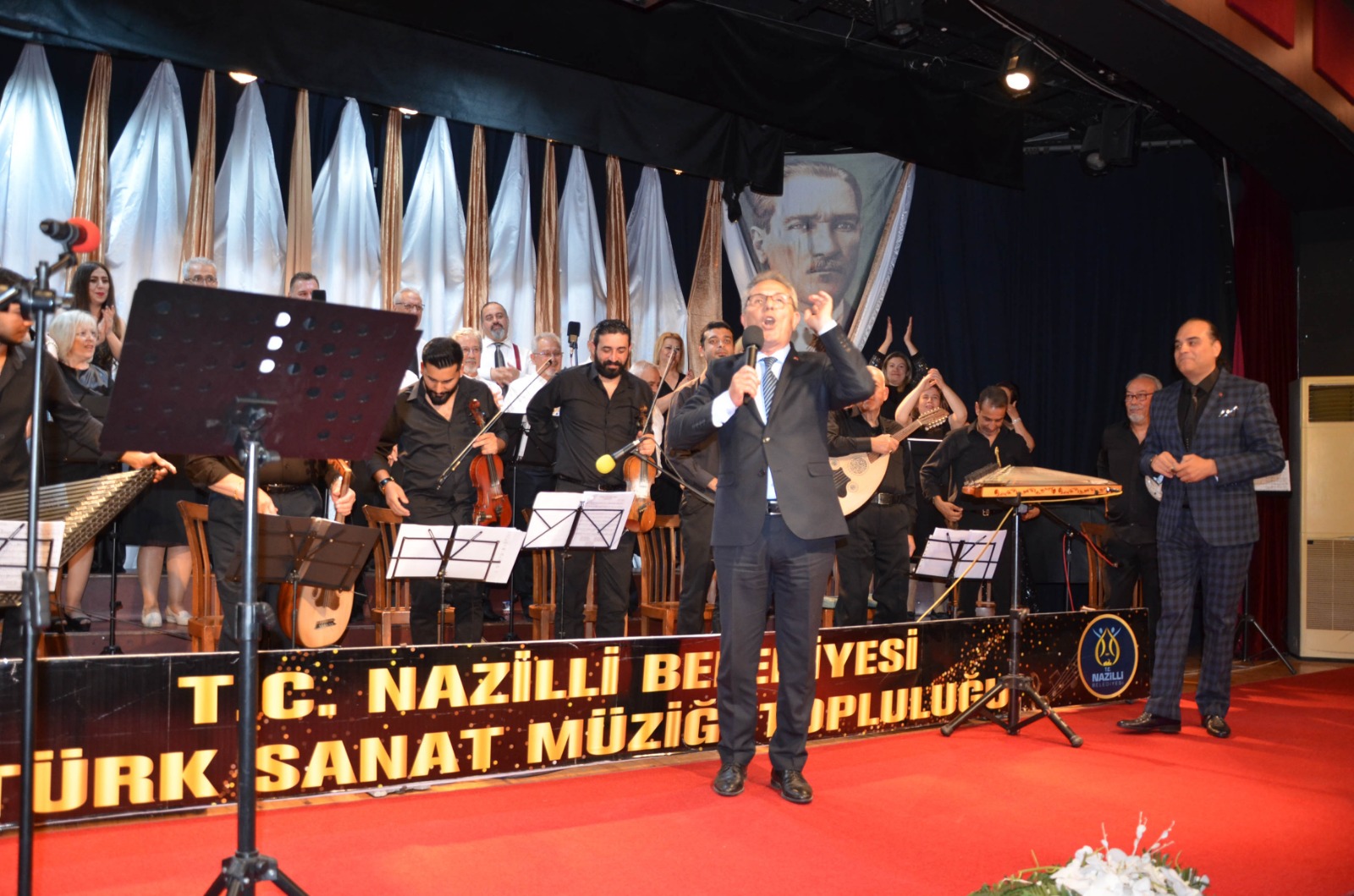 NAZİLLİ BELEDİYESİ TSM KOROSUNUN BAHAR KONSERİ BÜYÜLEDİ