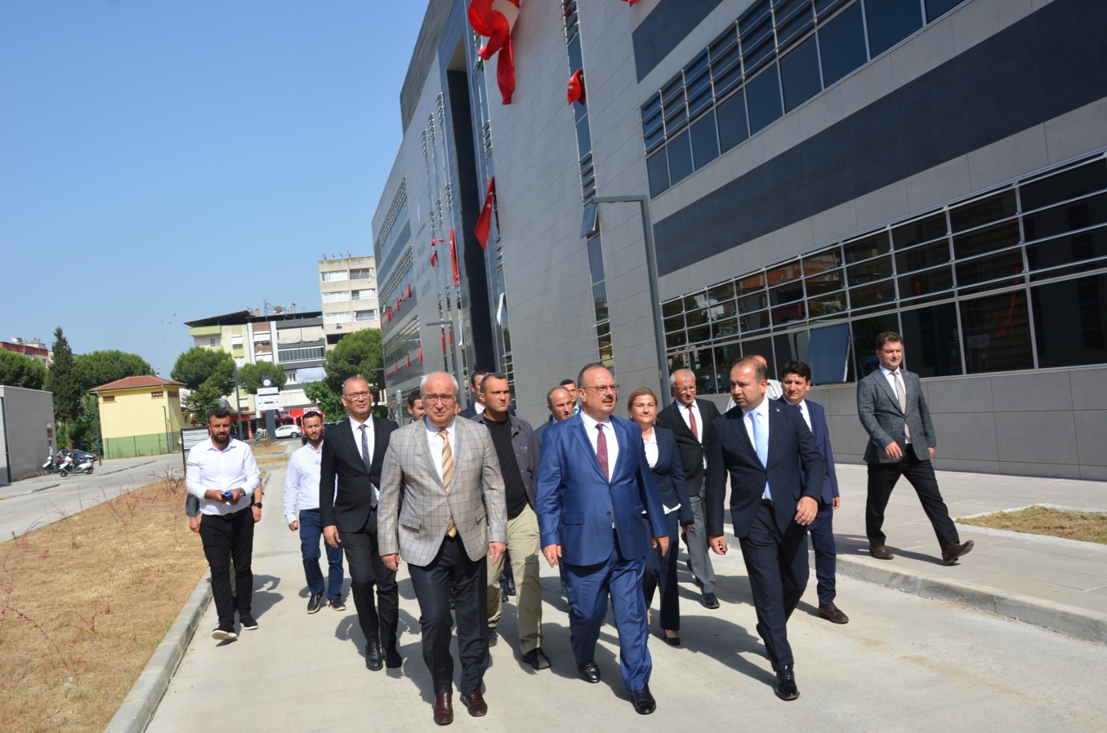 Vali Canbolat, yapımı tamamlanan Sağlık Kompleksini inceledi
