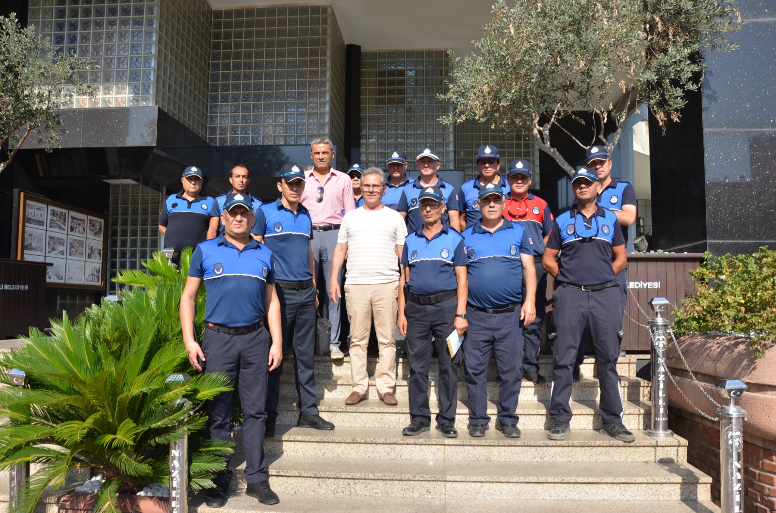 NAZİLLİ'DE ZABITALAR BAŞKAN TETİK İLE BERABER DENETİME ÇIKTI UYARILARINI YAPTI