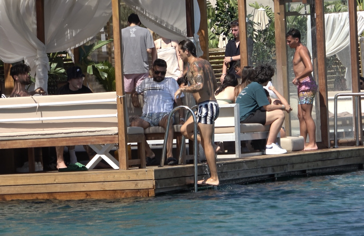 BODRUM TÜRKBÜKÜ’NDE ÜNLÜLER GEÇİDİ
