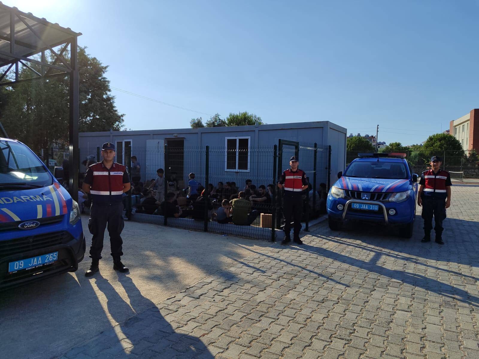 DİDİMDE ÇOK SAYIDA GÖÇMEN KAÇARKEN YAKALANDI