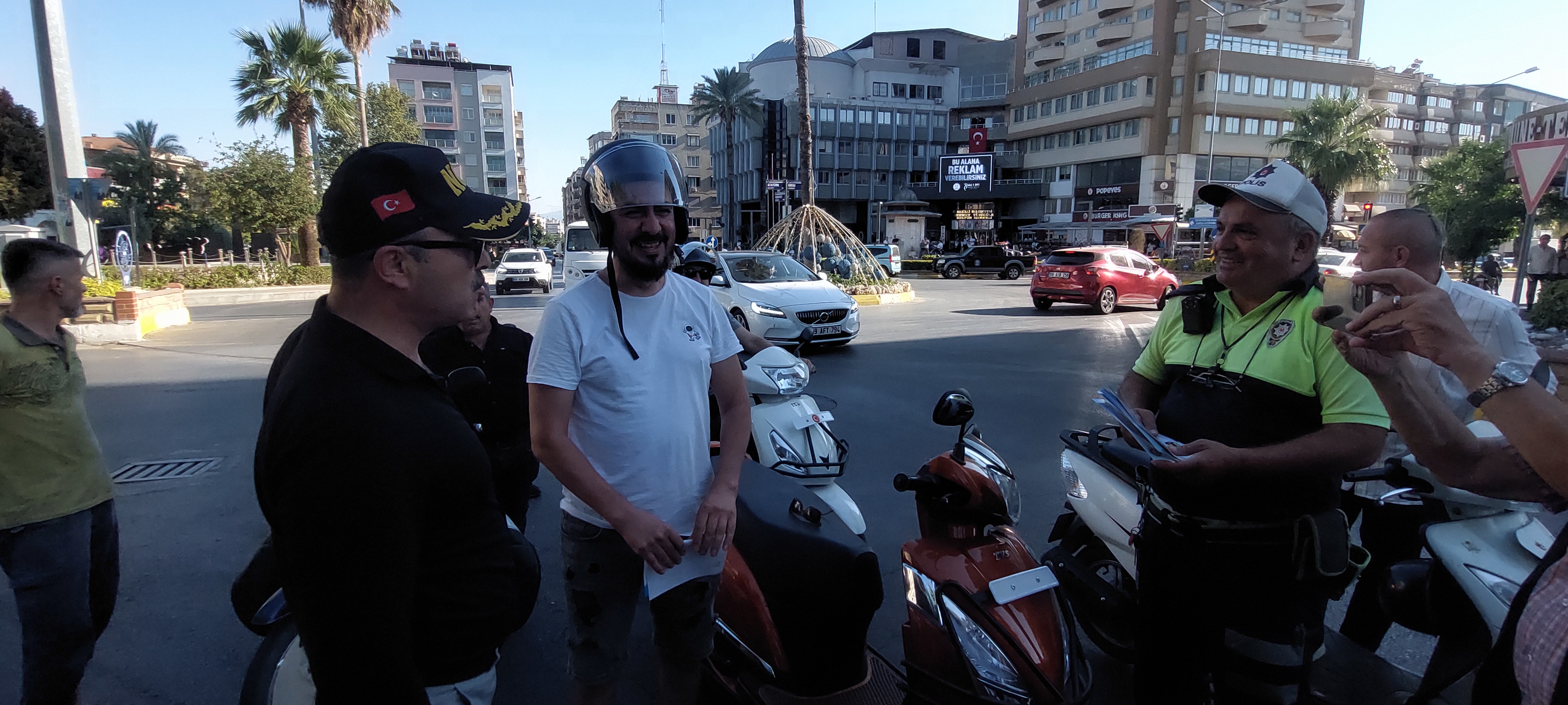 NAZİLLİ'DE KASK TAKMAYANLARA KAS HEDİYESİ