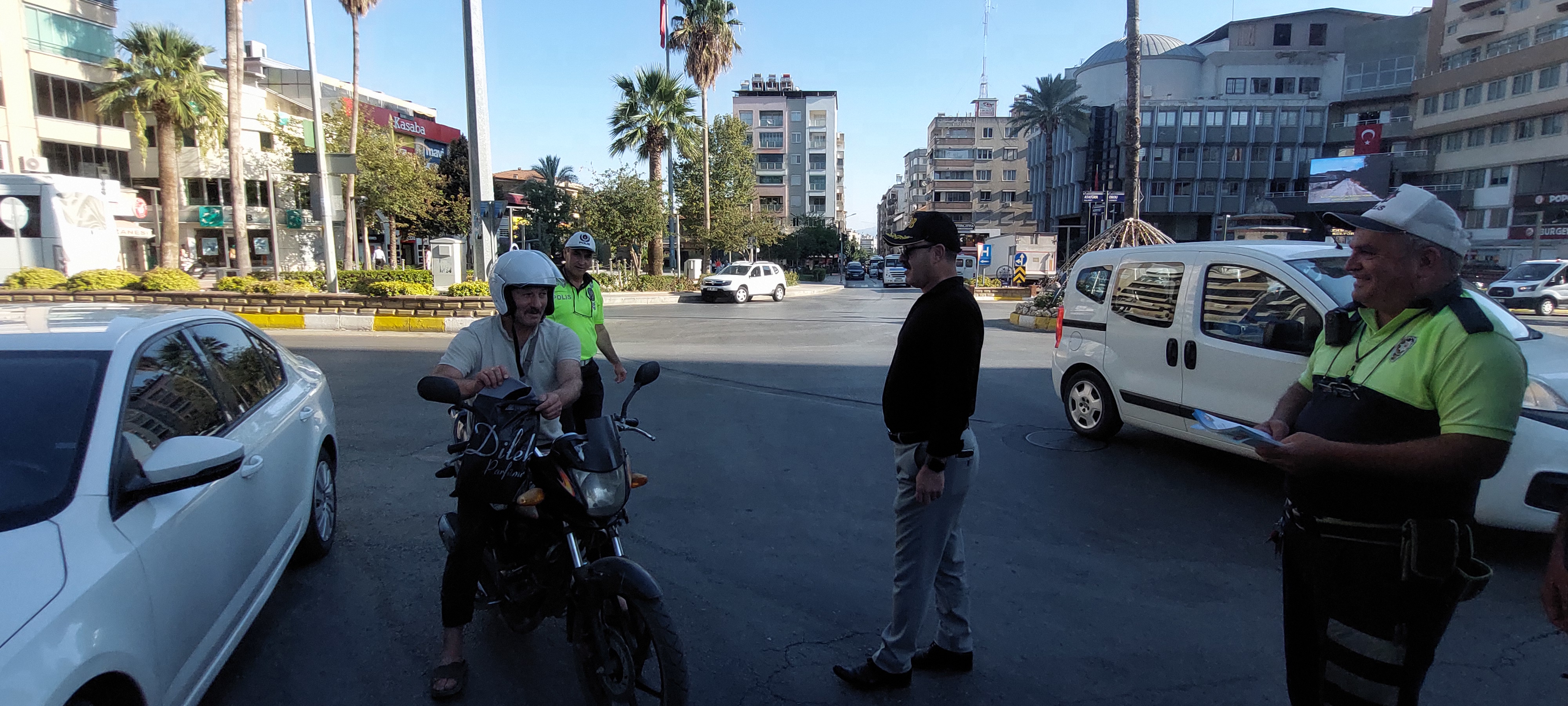 NAZİLLİ'DE KASK TAKMAYANLARA KAS HEDİYESİ