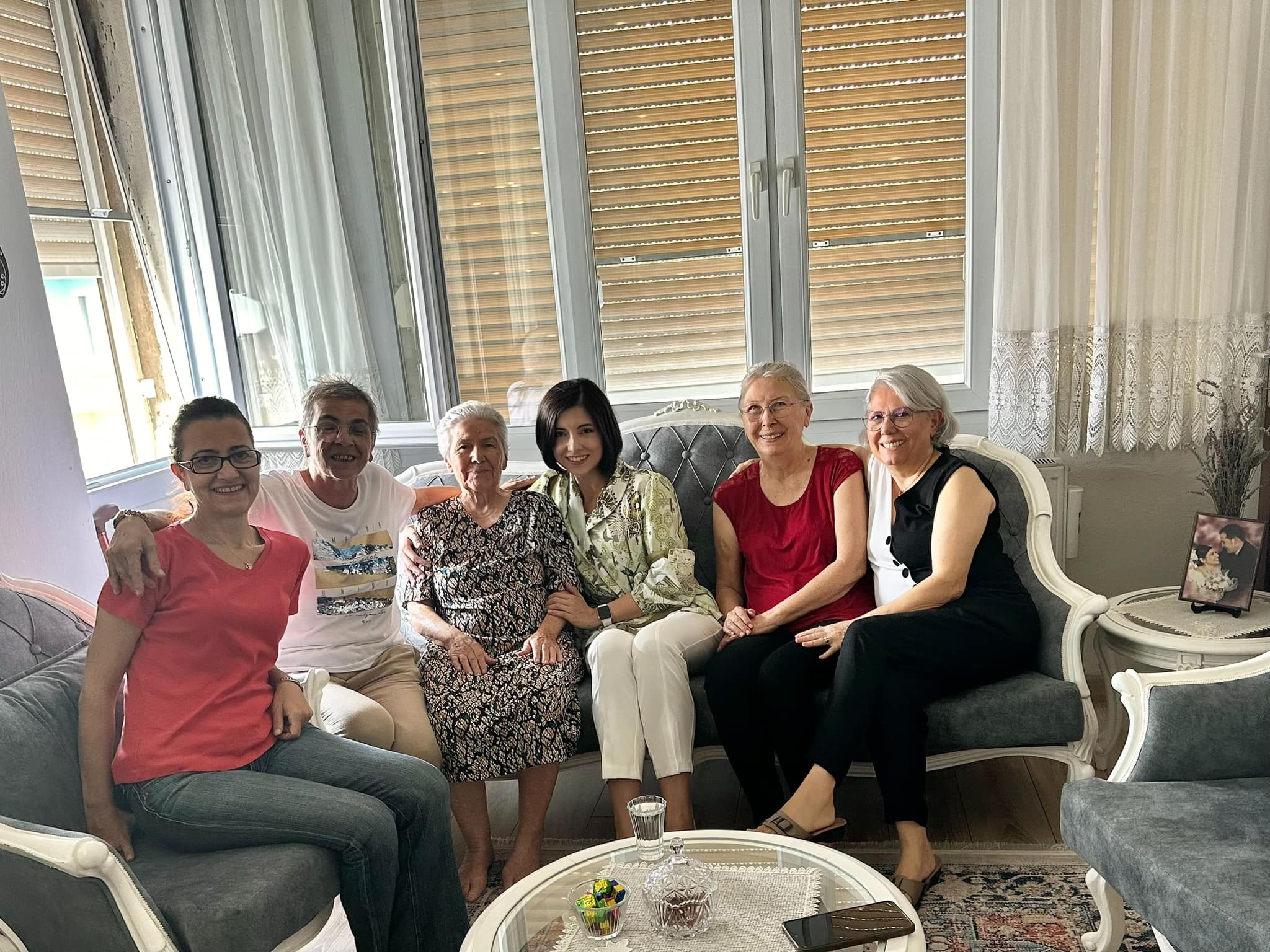 Aslı Ökmen'den Parti'nin Emektarlarına Büyük Vefa