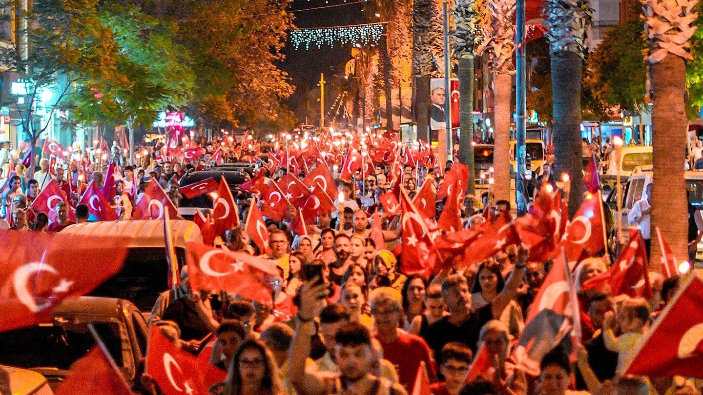 Zafer Bayramında Kubat söyledi Didim eğlendi