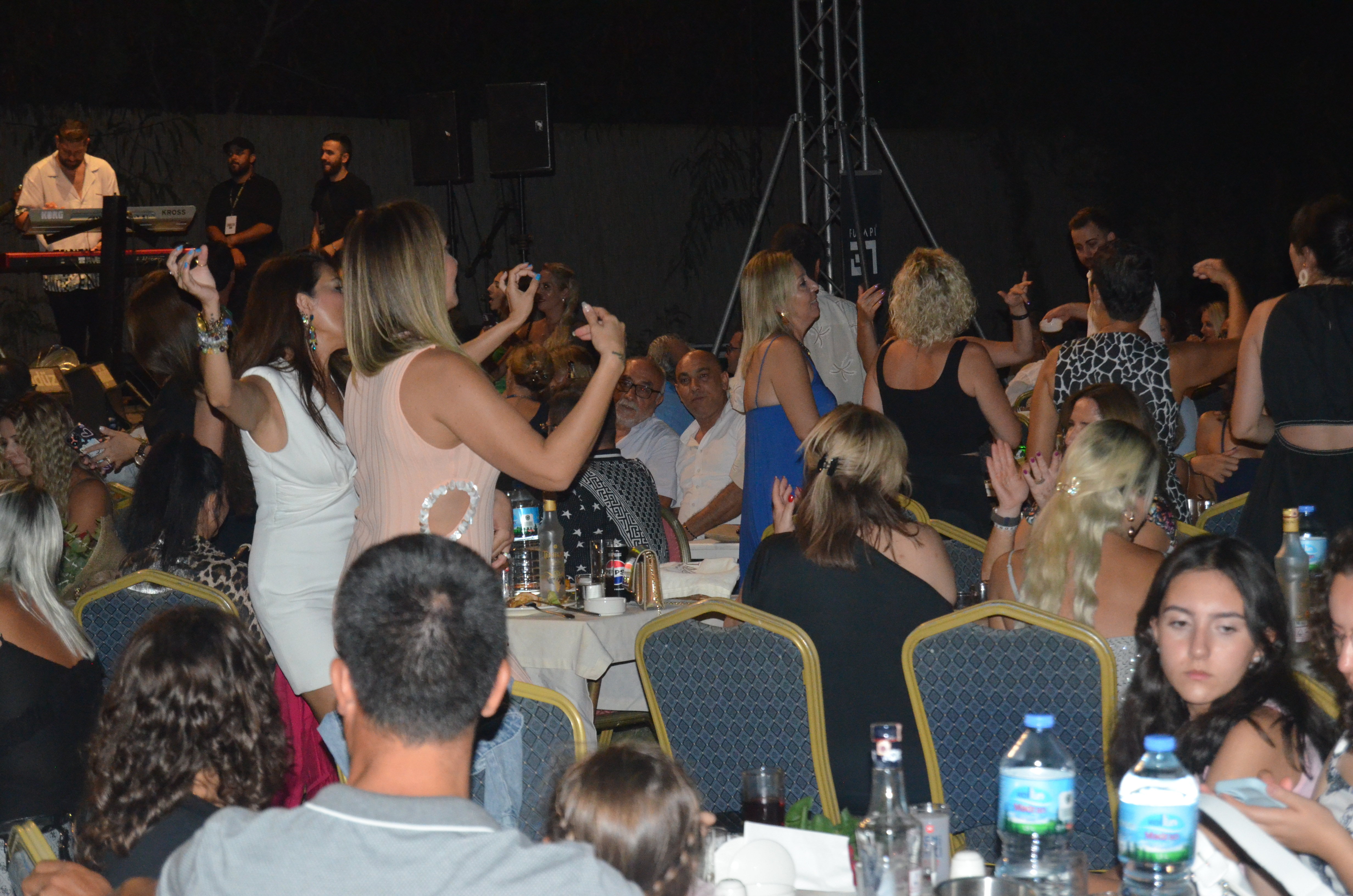 Sakiler Kuşadası’nda Nazilli’lilere unutulmaz bir gece yaşattı