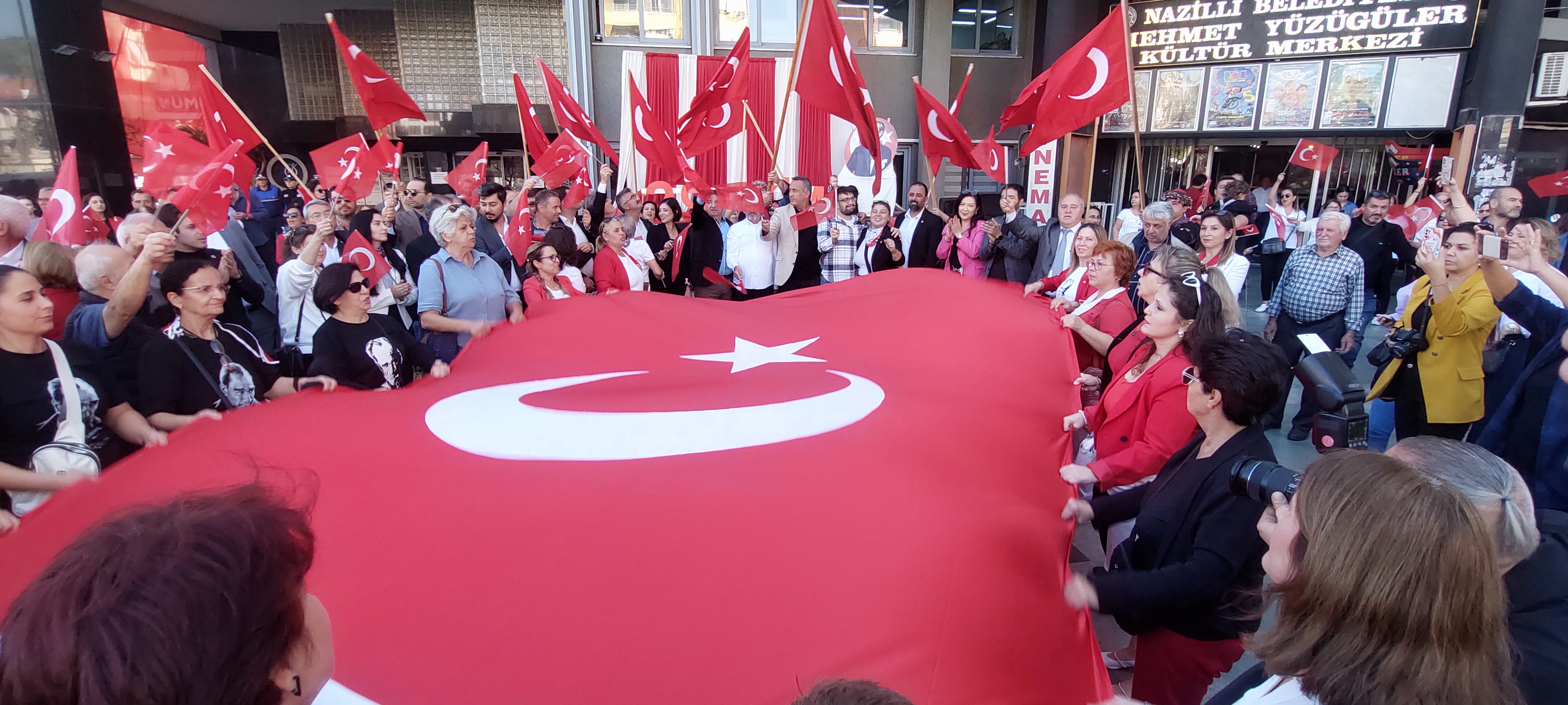 CHP'DEN ALTERNATİF CUMHURİYET KUTLAMASI