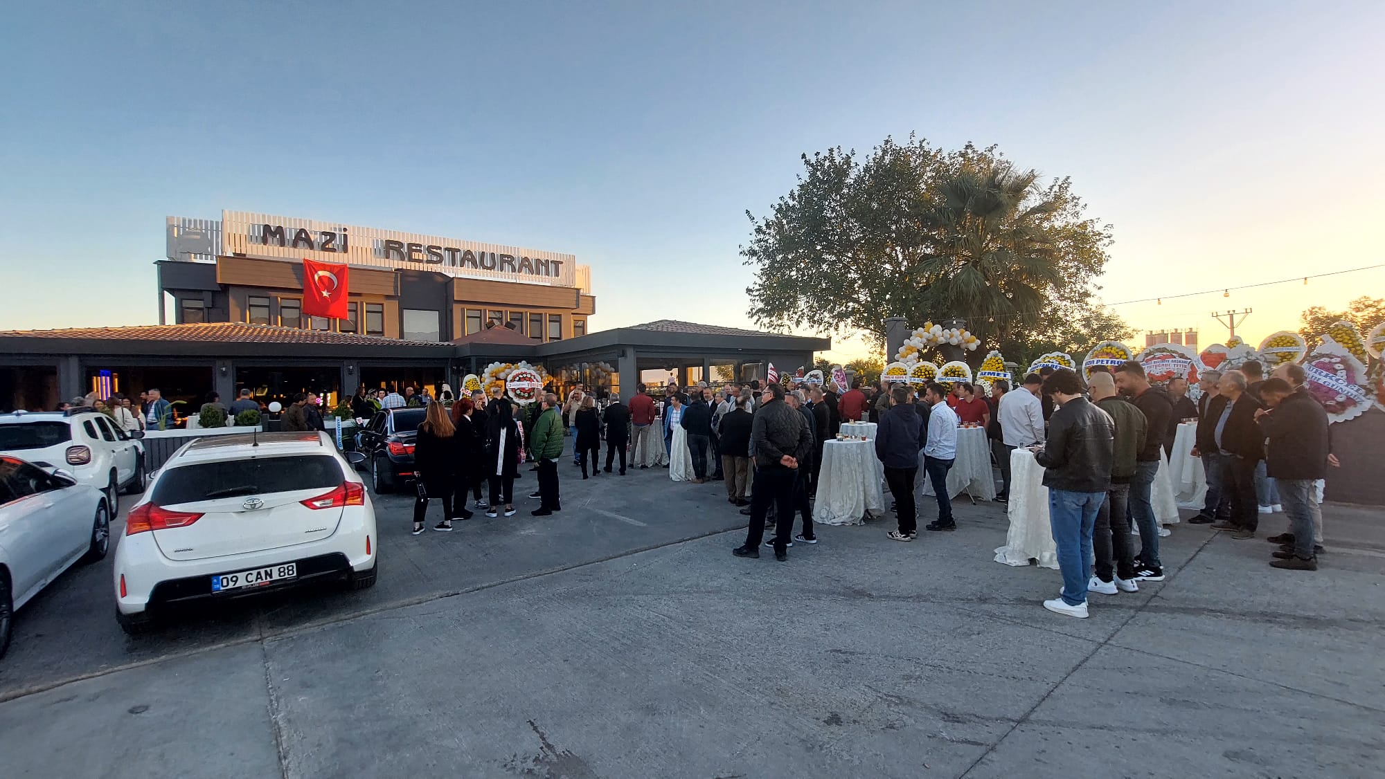 Mazi Restaurant görkemli bir törenle açıldı