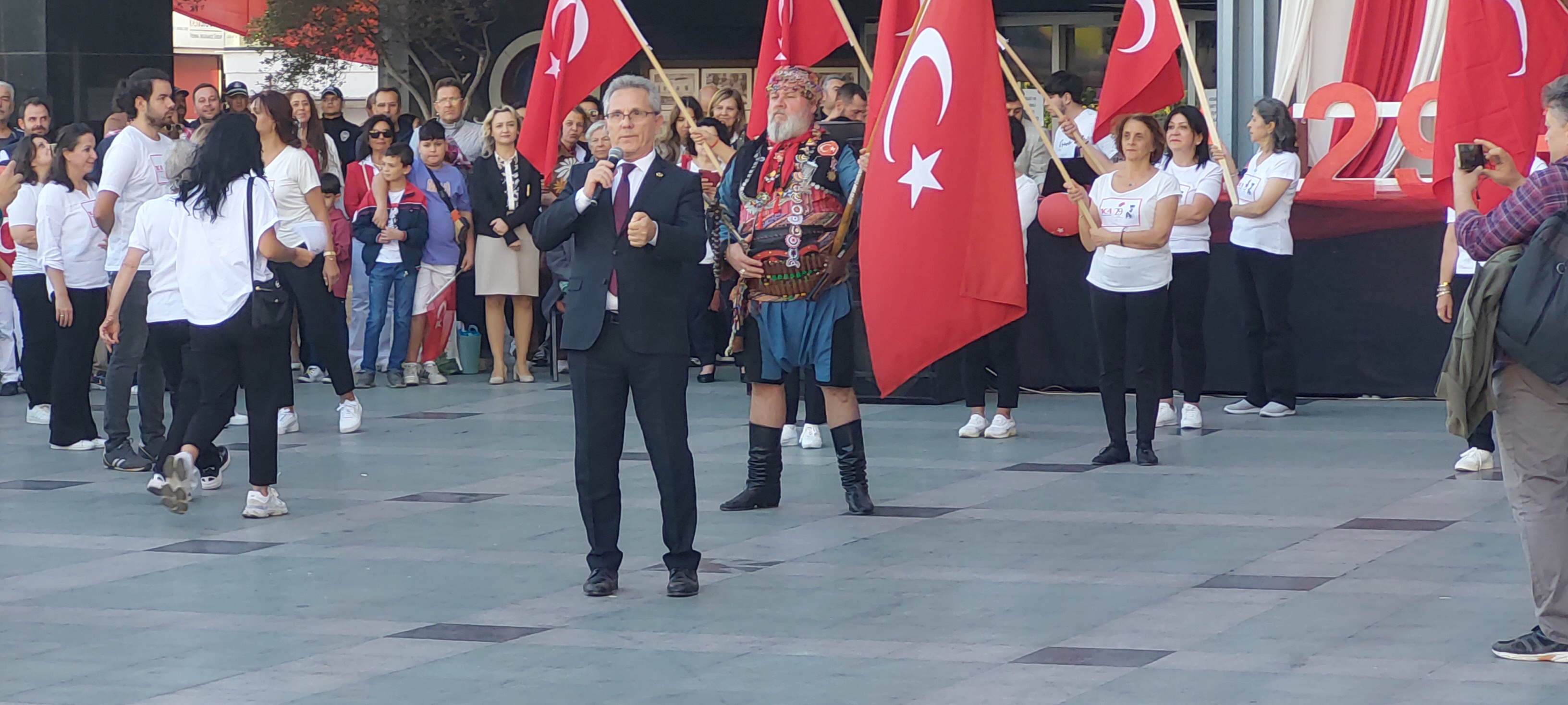 CHP'DEN ALTERNATİF CUMHURİYET KUTLAMASI
