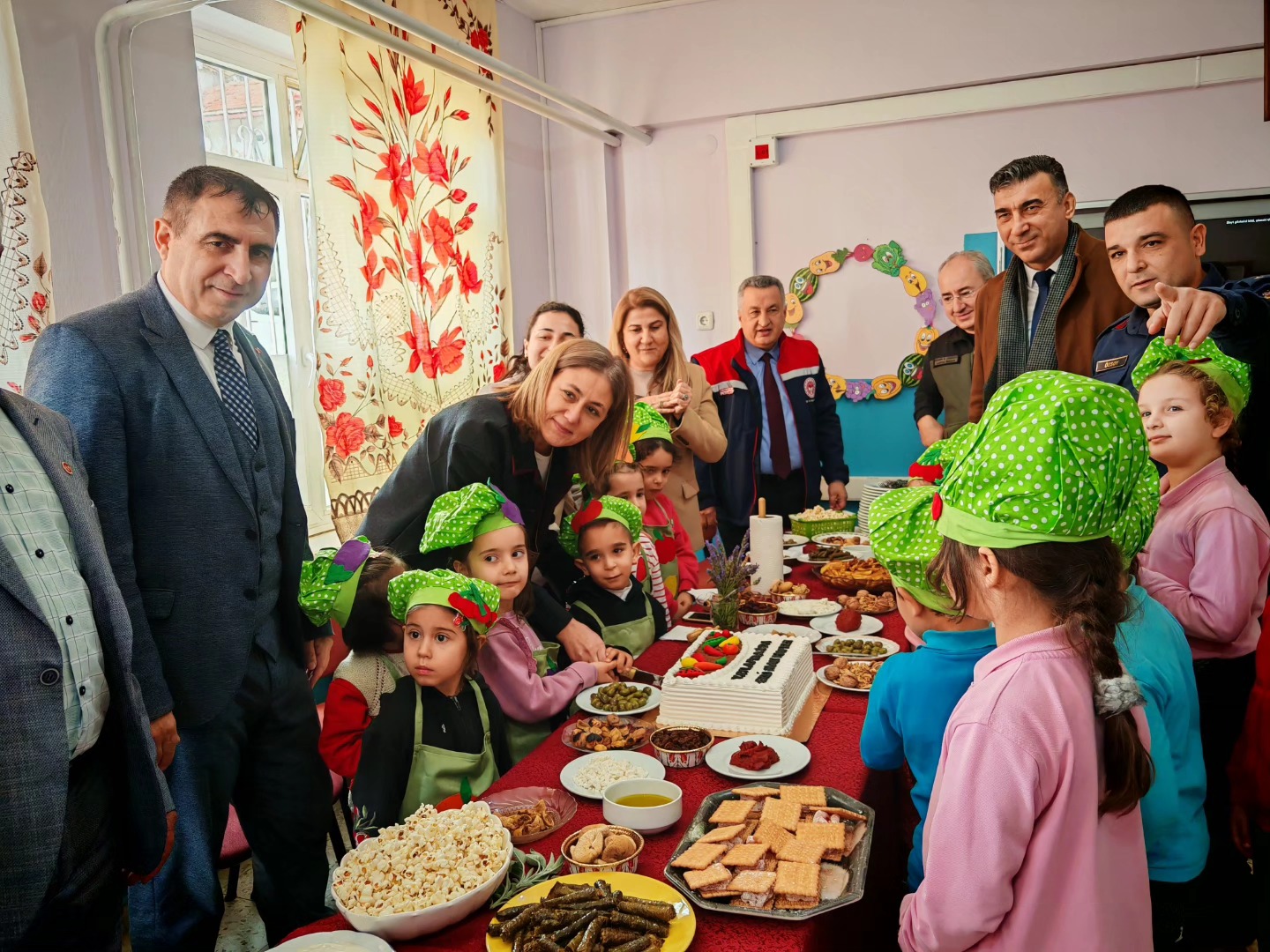 Şenlik Havasında Yerli Malı Haftası Kutlandı