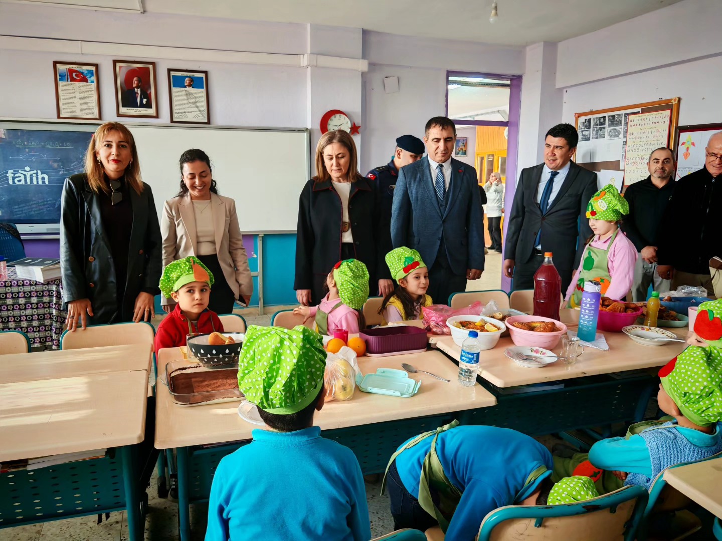 Şenlik Havasında Yerli Malı Haftası Kutlandı