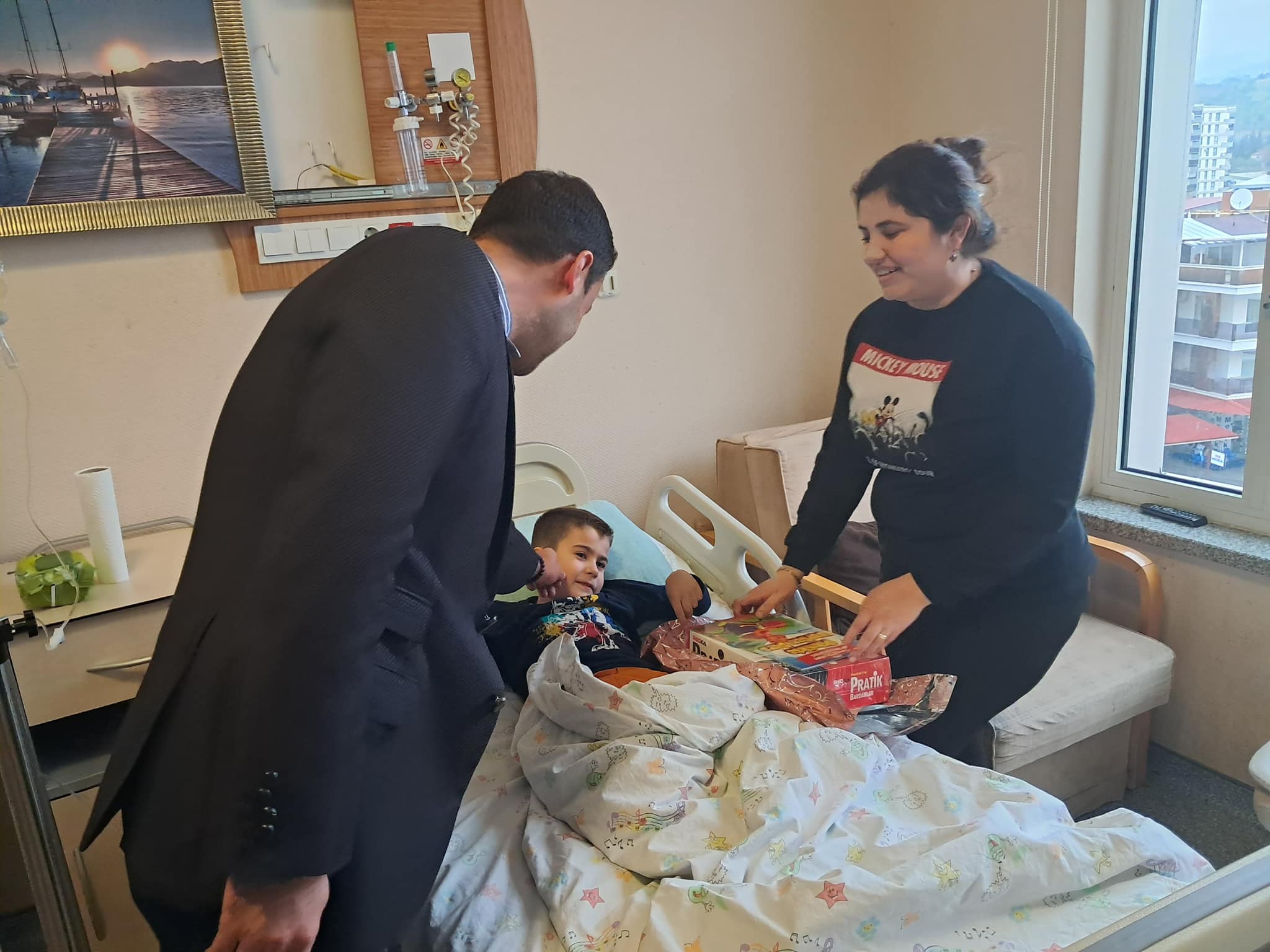Başhekimden Çocuklara Yeni Yıl sürprizi