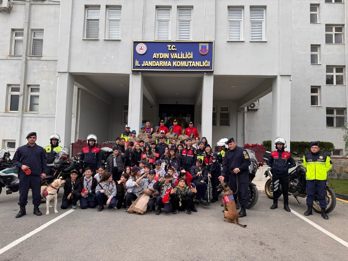 İl Jandarma Komutanlığından Çocuklara Sürpriz