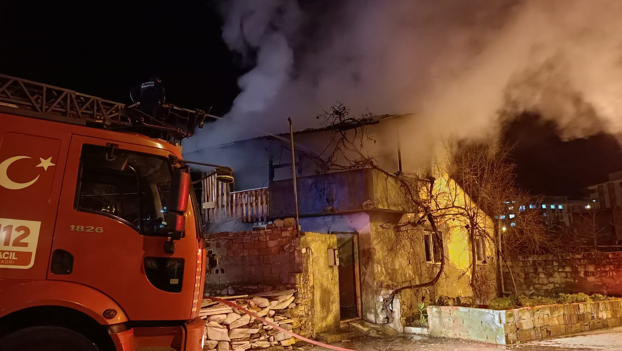 Mahalleyi ayağa kaldıran patlama sesleri