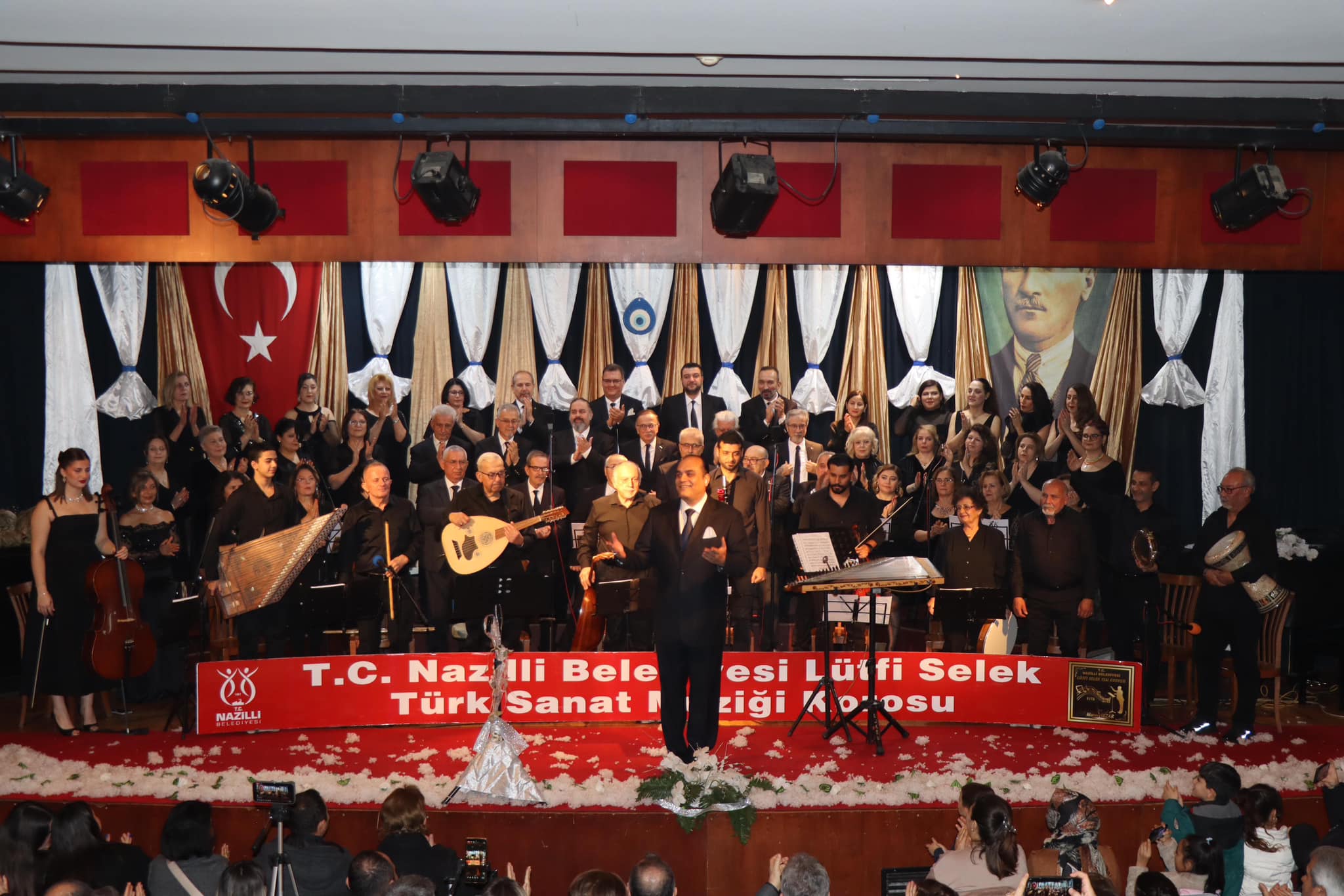 ÇOCUKLARIN KARNE SEVİNCİ