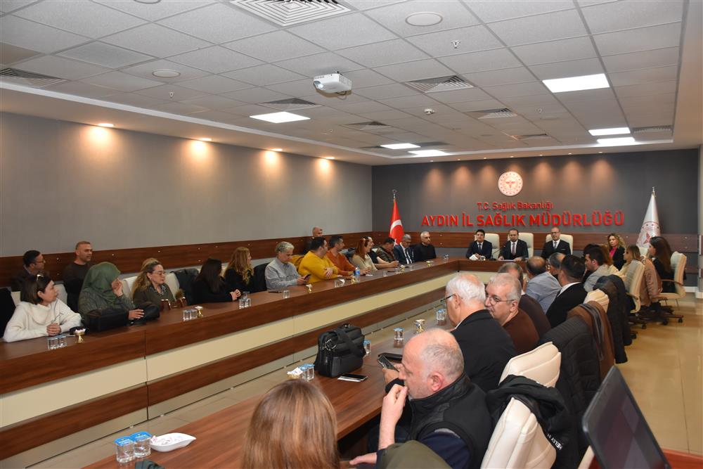 AYDIN İL SAĞLIK MÜDÜRÜ HASTANE VE AİLE HEKİMLİKLERİNİN ENTEGRASYONU HAKKINDA TOPLANTI DÜZENLEDİ