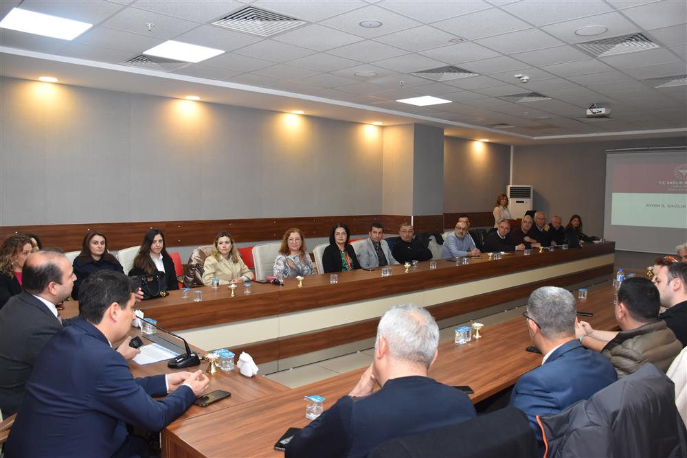 AYDIN İL SAĞLIK MÜDÜRÜ HASTANE VE AİLE HEKİMLİKLERİNİN ENTEGRASYONU HAKKINDA TOPLANTI DÜZENLEDİ