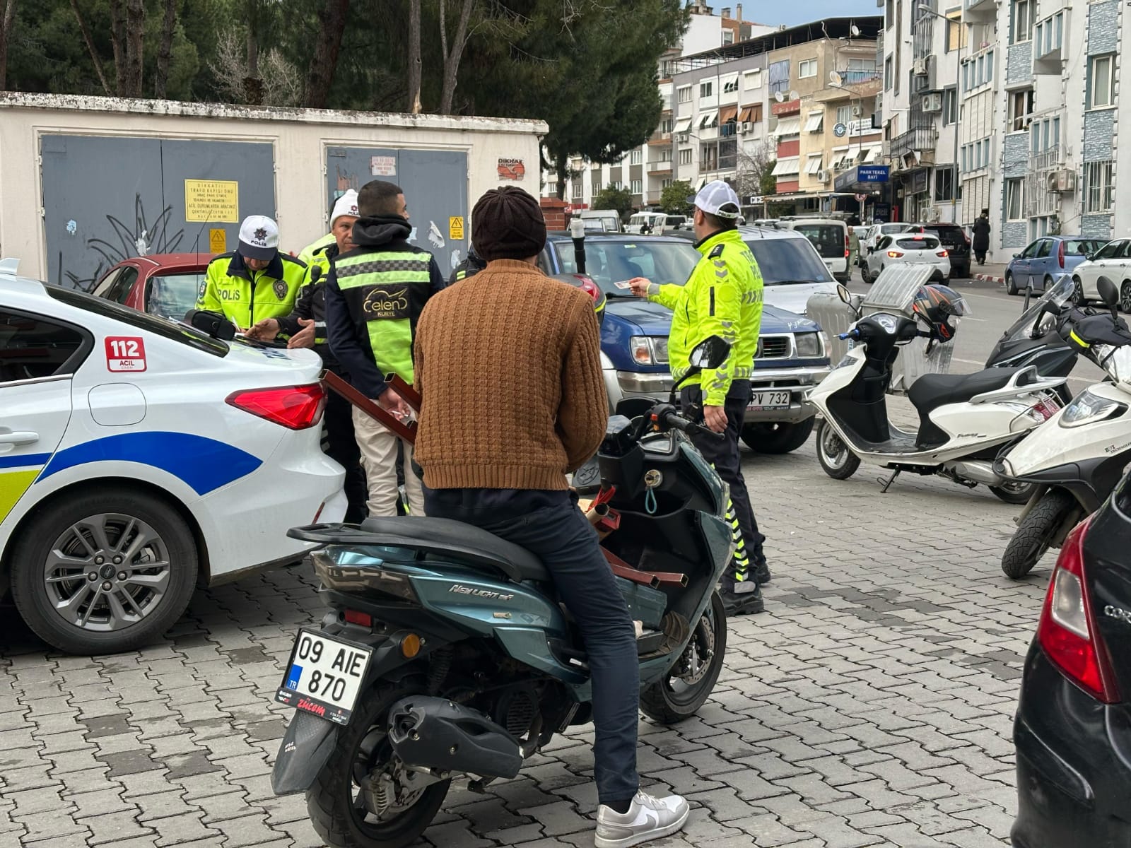 MOTOSİKLET SÜRÜCÜLERİ KAÇACAK YER ARADI