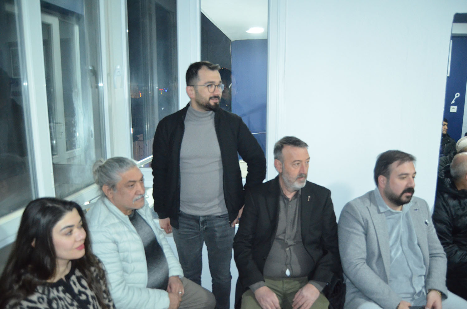 Anahtar Parti kapılarını açtı, Parti binası doldu taştı