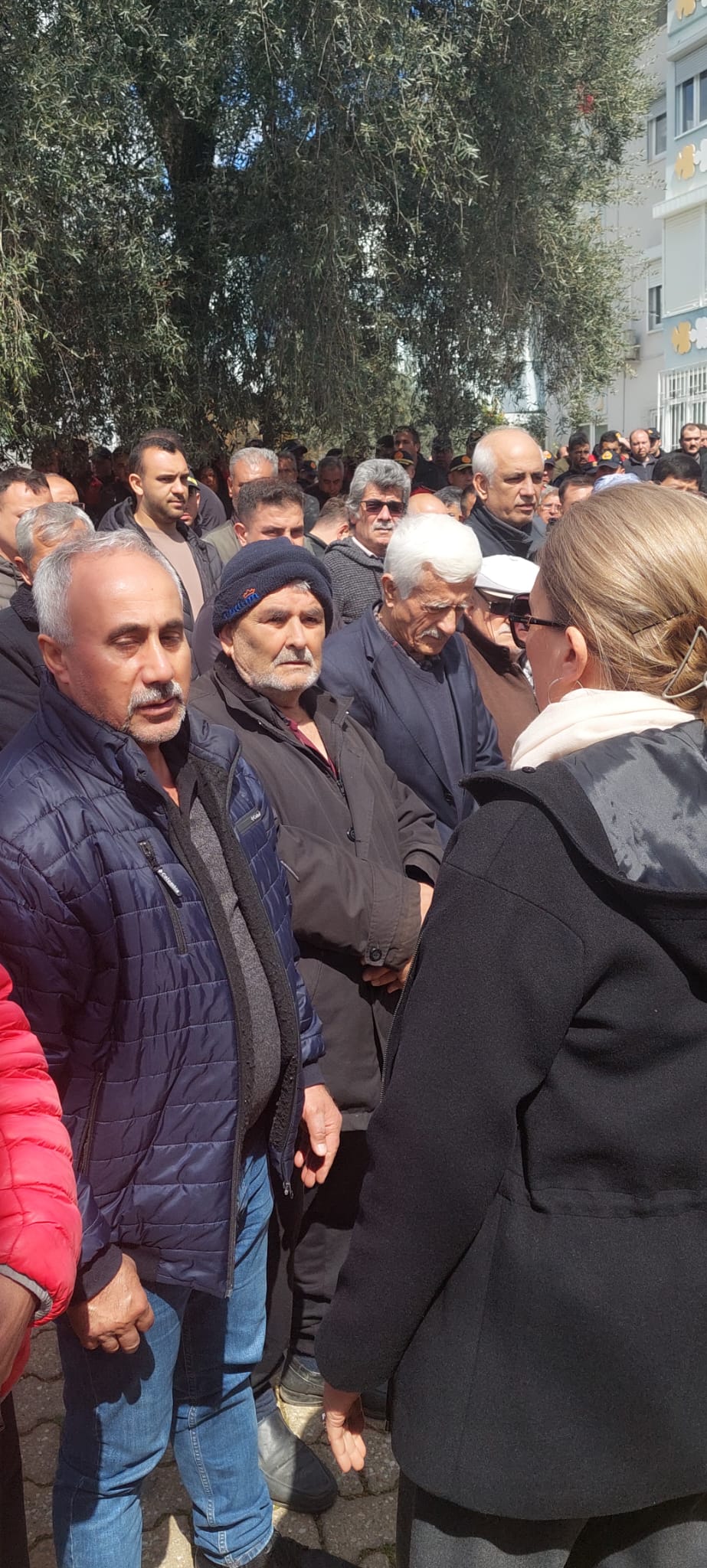 Anne ve 2 evladı gözyaşları arasında son yolculuklarına uğurlandı