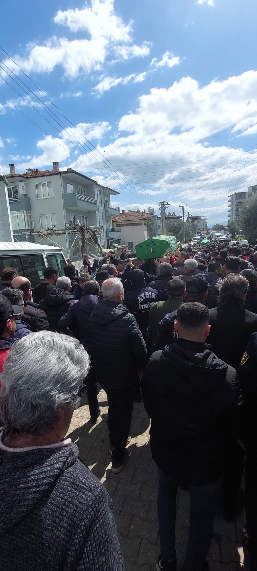 Anne ve 2 evladı gözyaşları arasında son yolculuklarına uğurlandı
