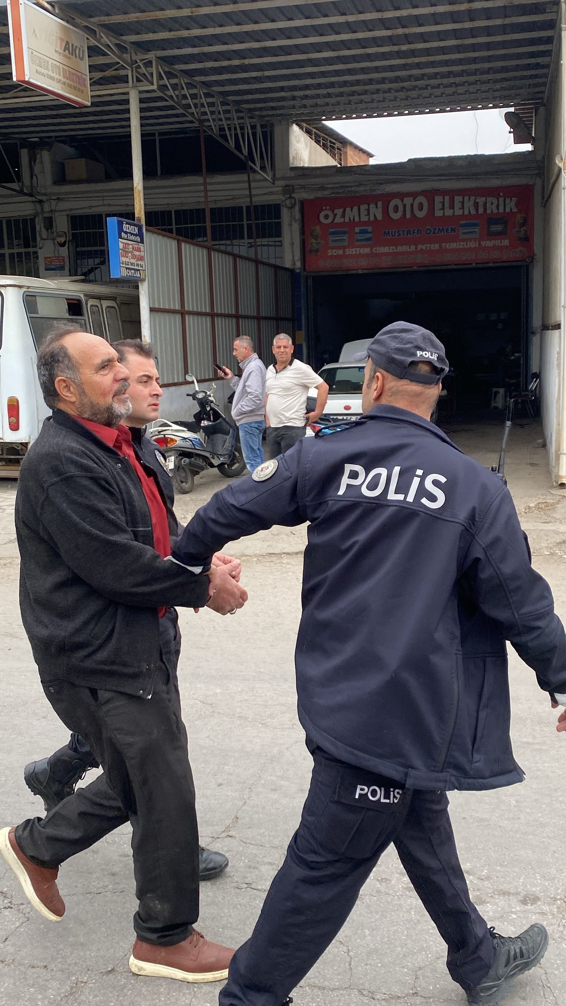 Kardeşine Kurşun yağdırdı