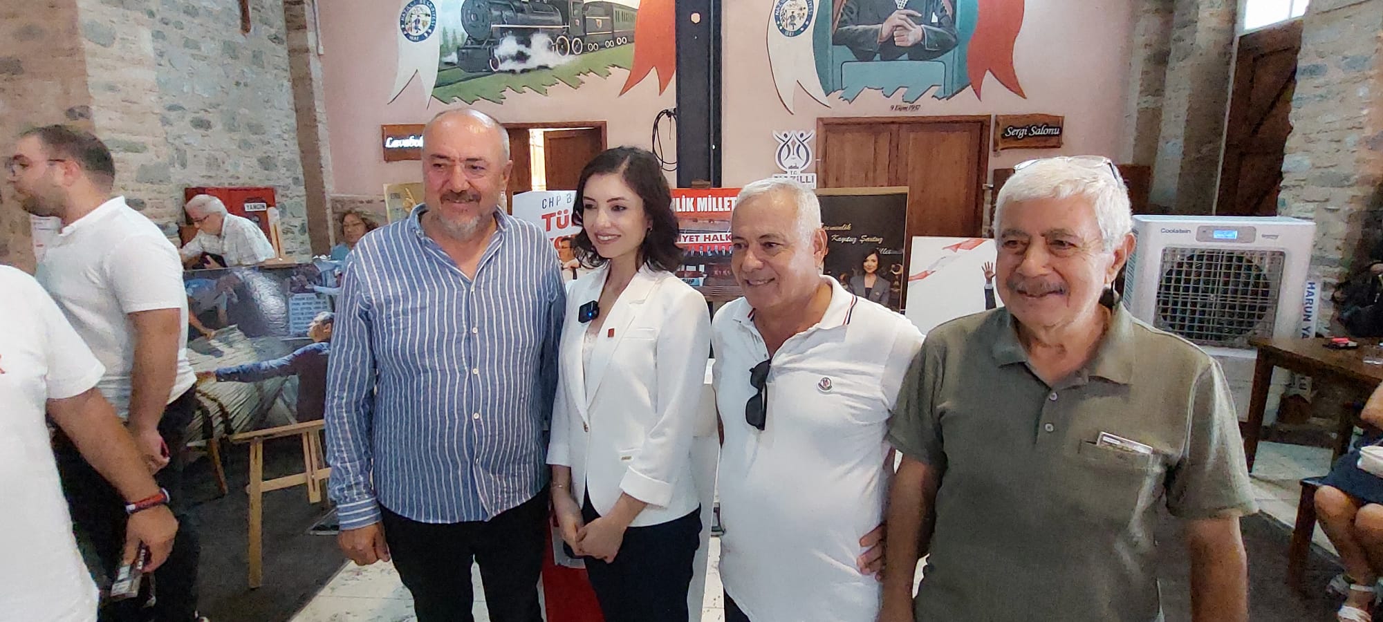CHP'DE ASLI ÖKMEN'DEN GÖVDE GÖSTERİSİ