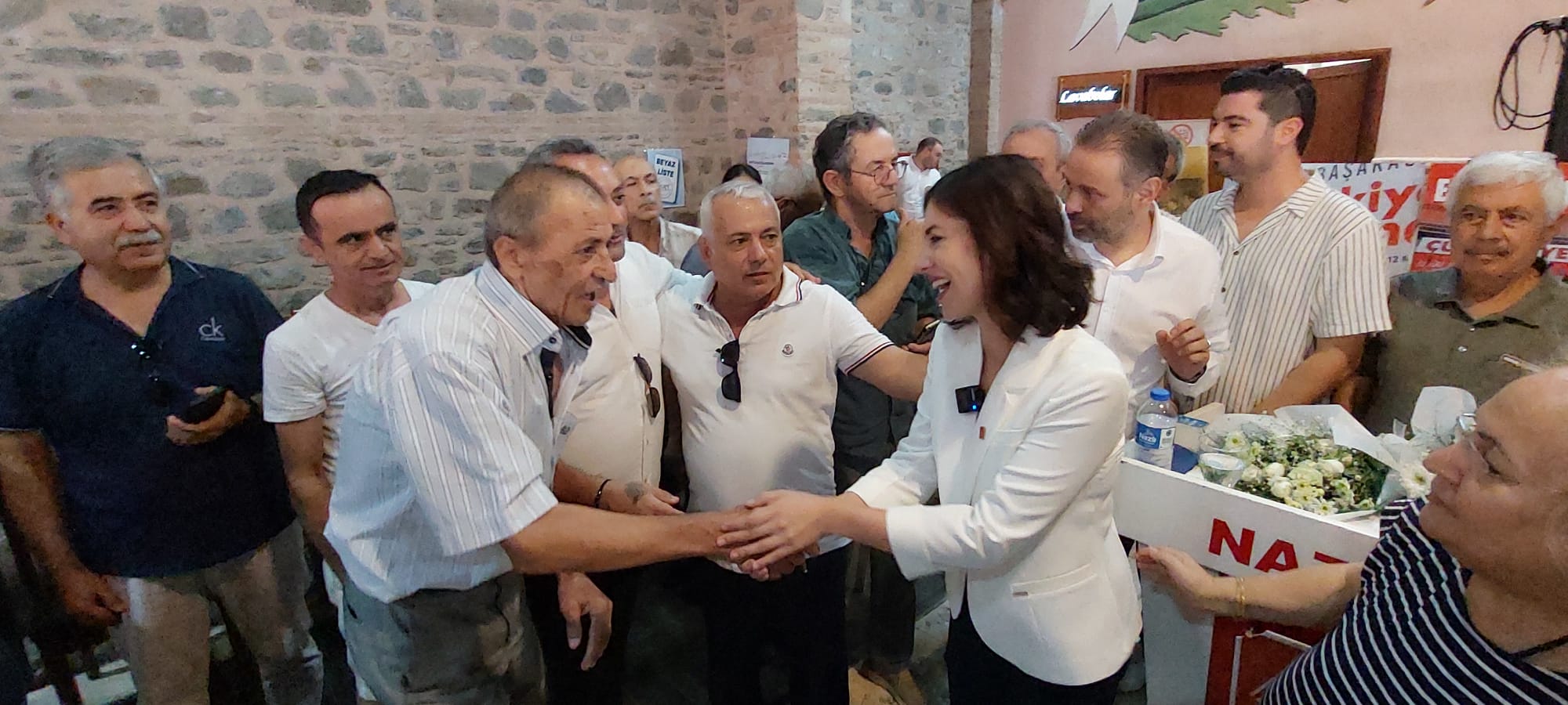 CHP'DE ASLI ÖKMEN'DEN GÖVDE GÖSTERİSİ