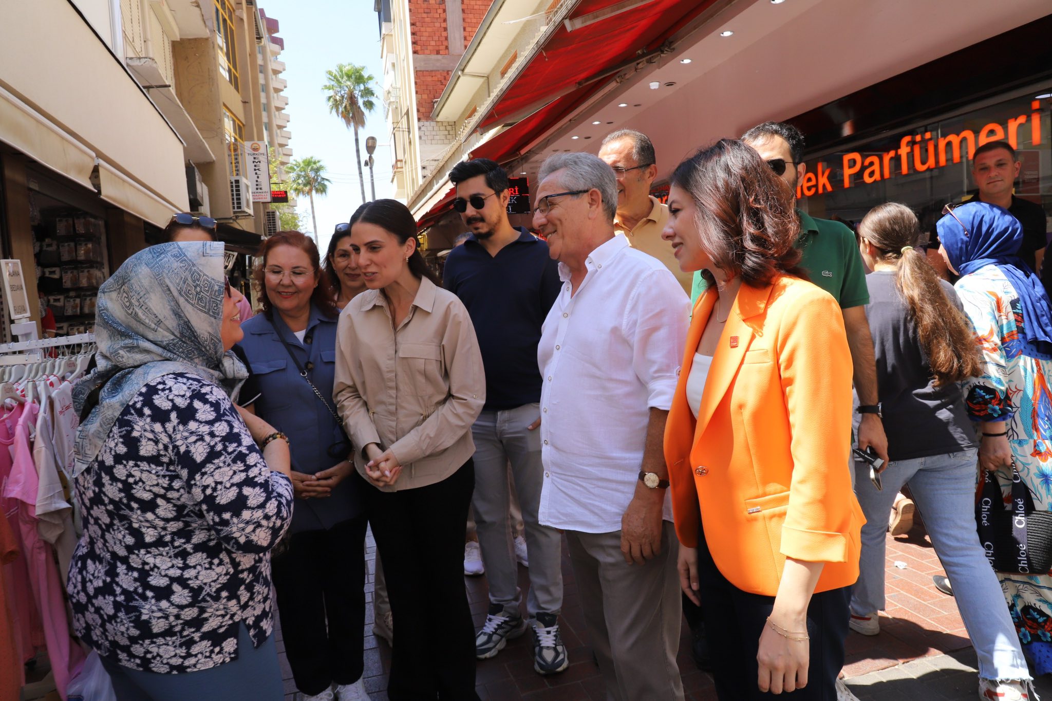 CHP ÇARŞI ESNAFINI ZİYARET ETTİ