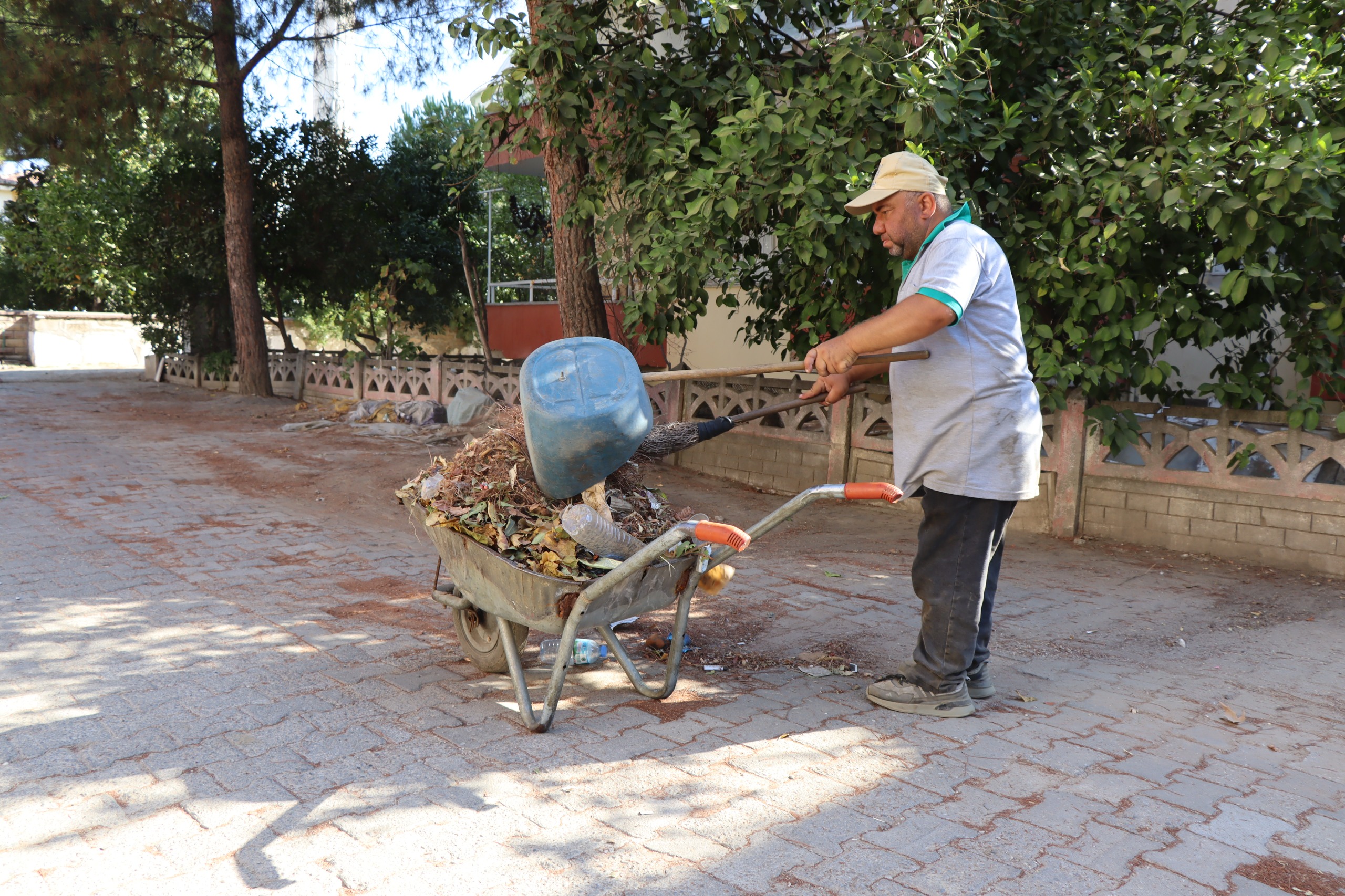 Nazilli Belediyesi’nden İsabeyli’de kapsamlı temizlik ve bakım çalışması
