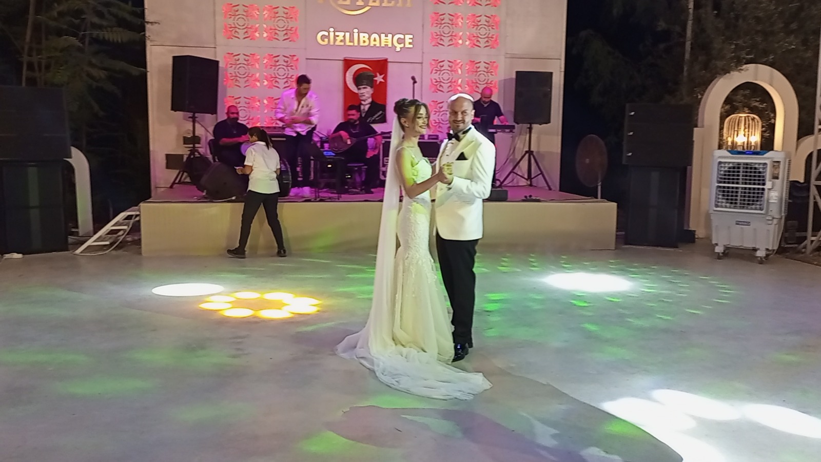 Antalya’da dillere destan düğün