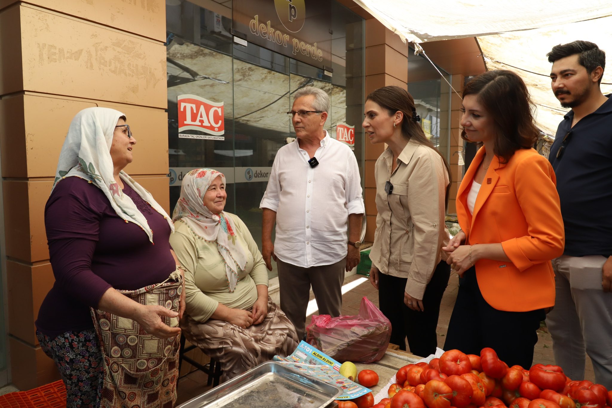 CHP ÇARŞI ESNAFINI ZİYARET ETTİ