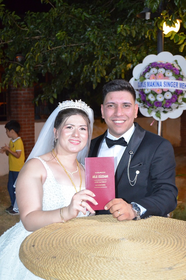 Fatih ve Elif Dünya evine girdi