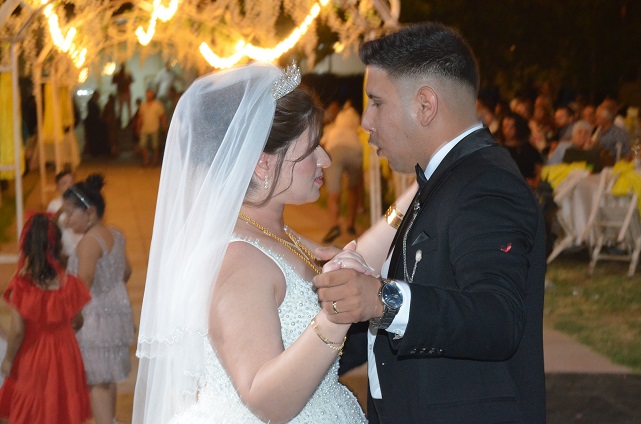 Fatih ve Elif Dünya evine girdi