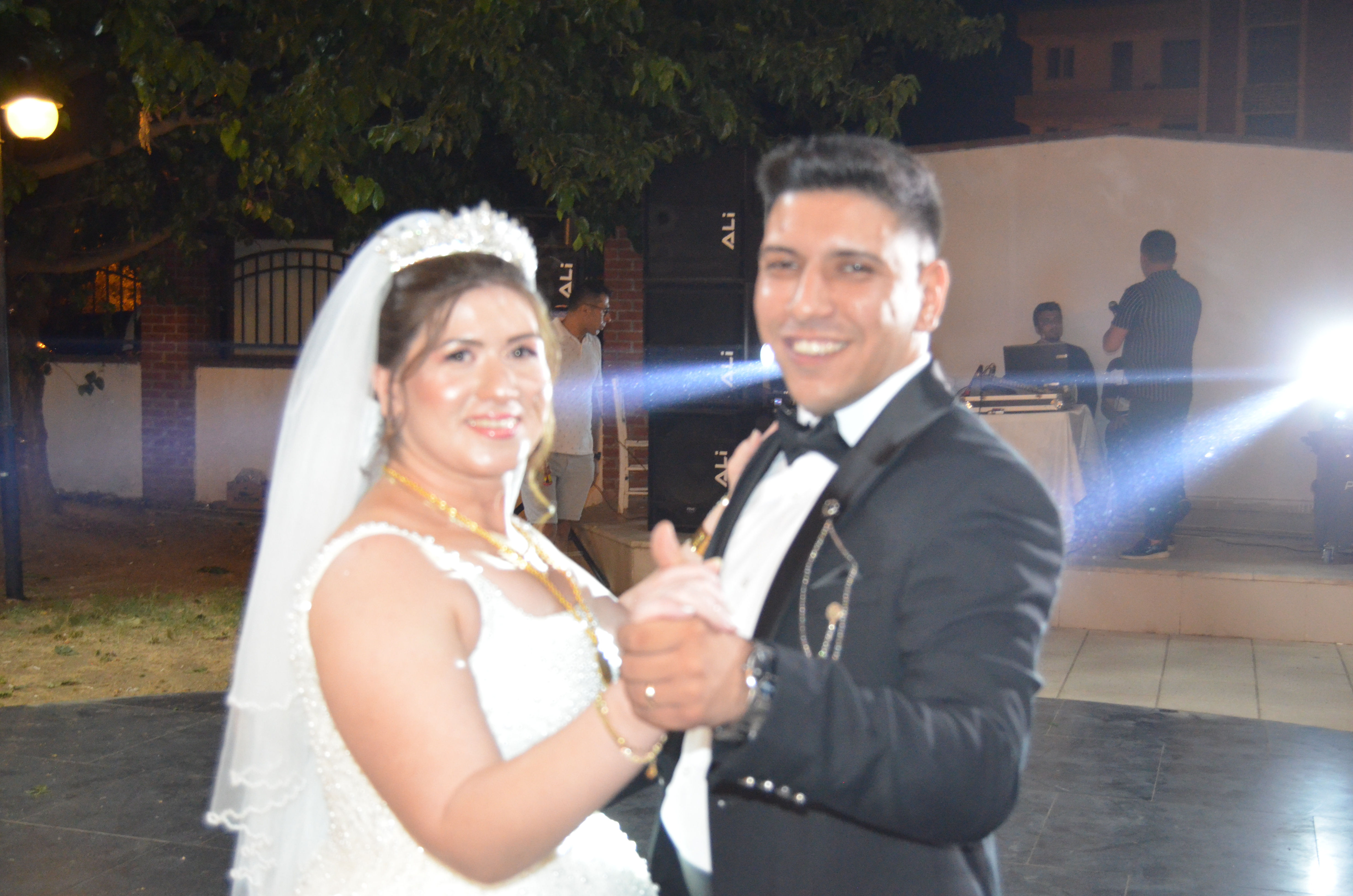 Fatih ve Elif Dünya evine girdi