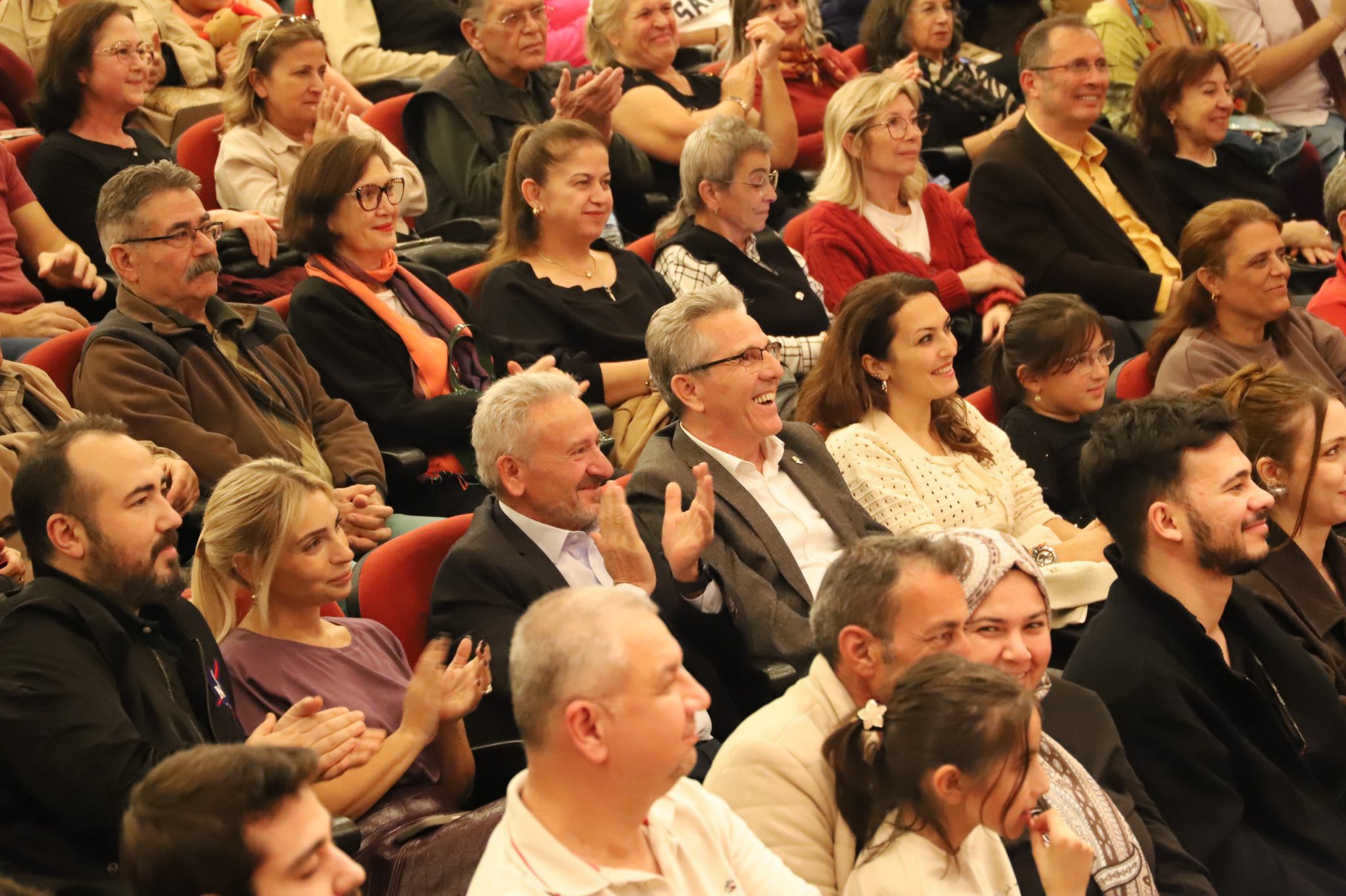 Naz Tiyatro Topluluğundan Muhteşem performans
