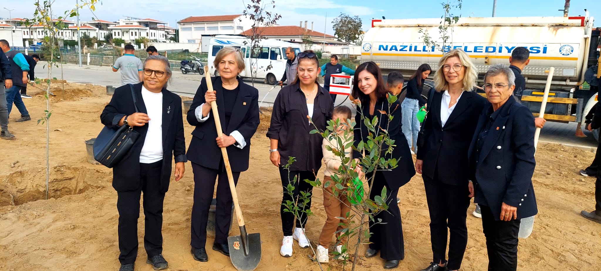 CHP Atatürk için 87 Fidan dikti