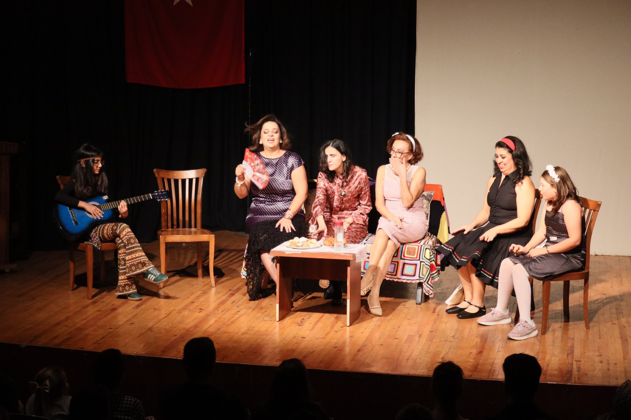 Naz Tiyatro Topluluğundan Muhteşem performans
