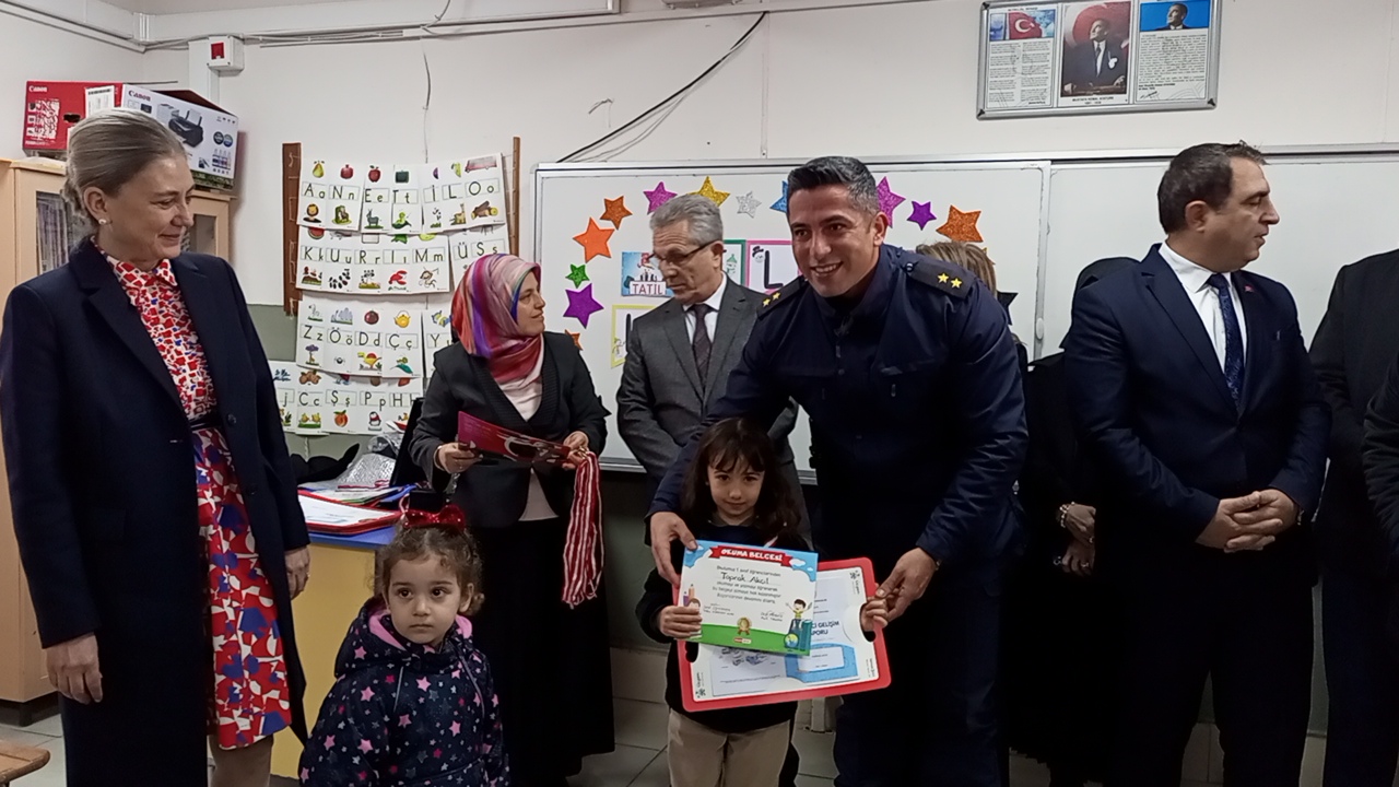 Nazilli'de 30 bin öğrenci karne sevinci yaşadı. 