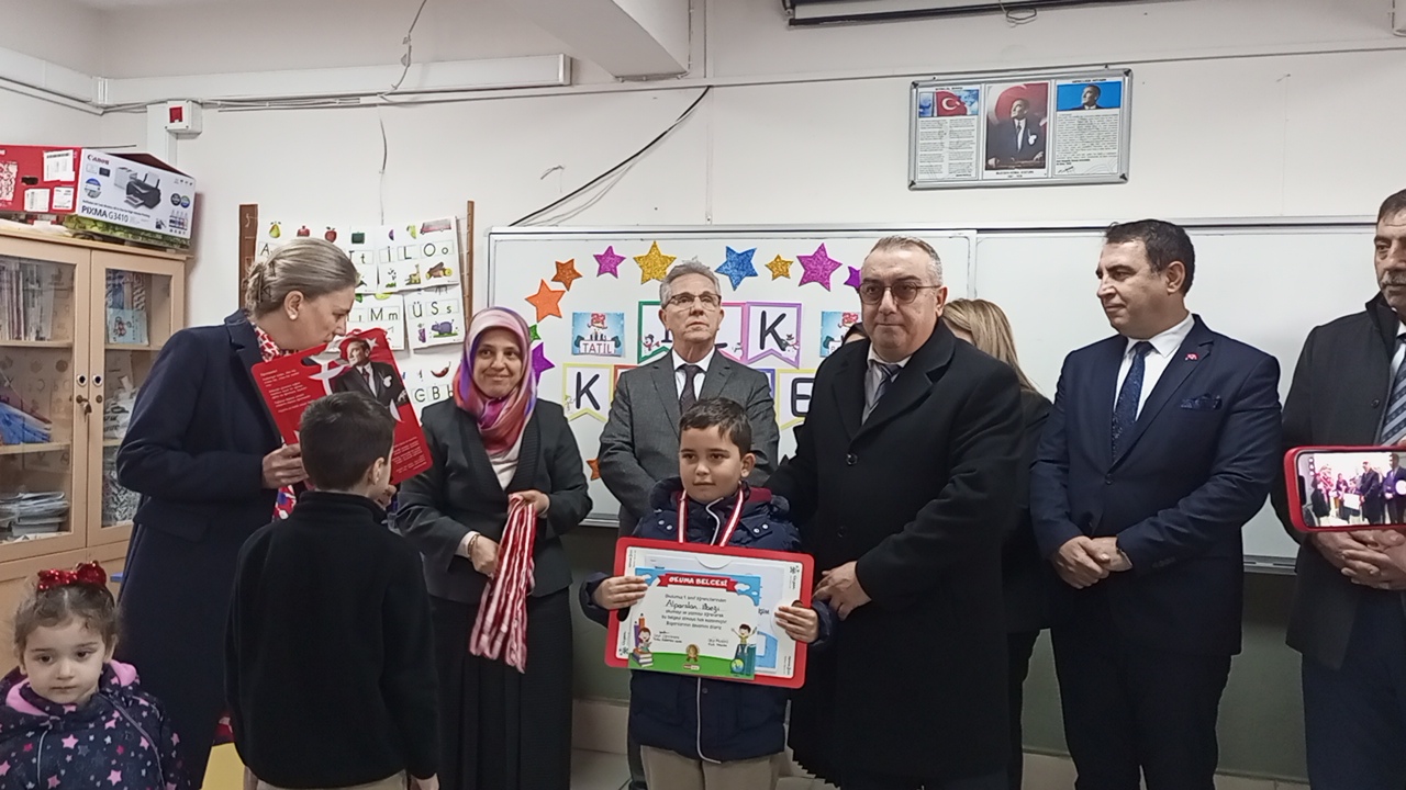 Nazilli'de 30 bin öğrenci karne sevinci yaşadı. 