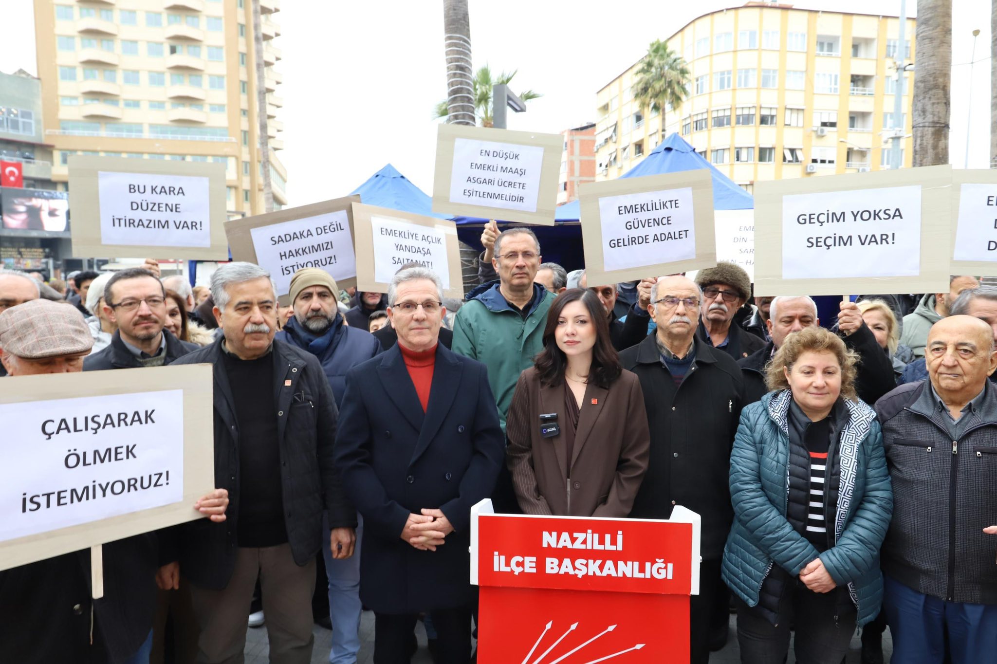 CHP'DEN ÇAY VE SİMİTLİ BASIN AÇIKLAMASI