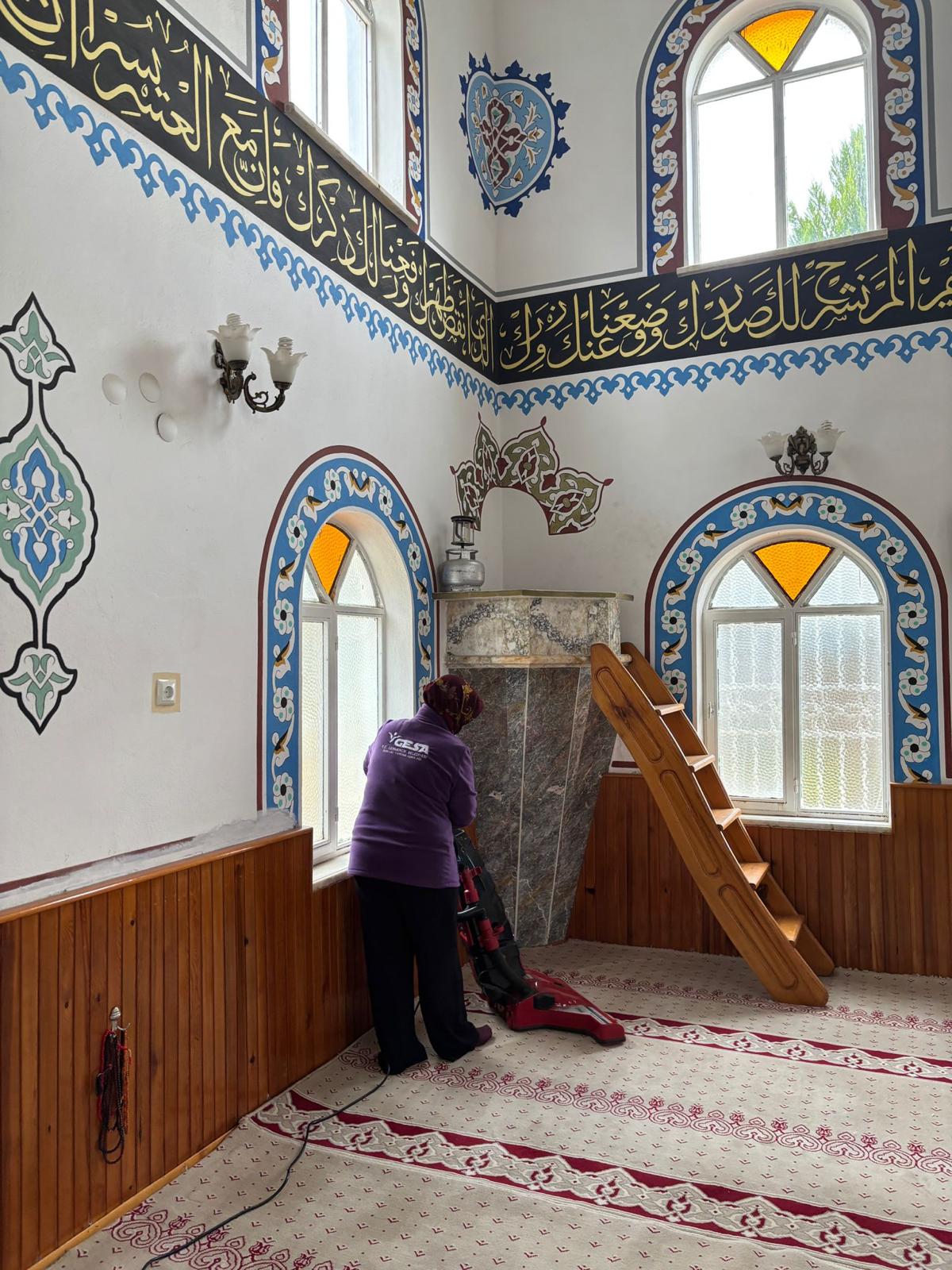 GERMENCİK BELEDİYESİ’NDEN CAMİLERDE TEMİZLİK VE BAKIM SEFERBERLİĞİ
