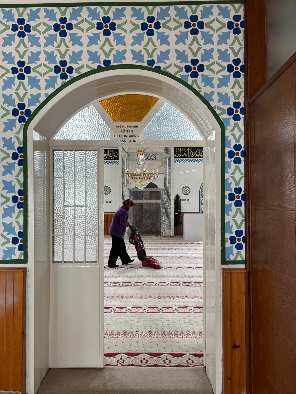 GERMENCİK BELEDİYESİ’NDEN CAMİLERDE TEMİZLİK VE BAKIM SEFERBERLİĞİ