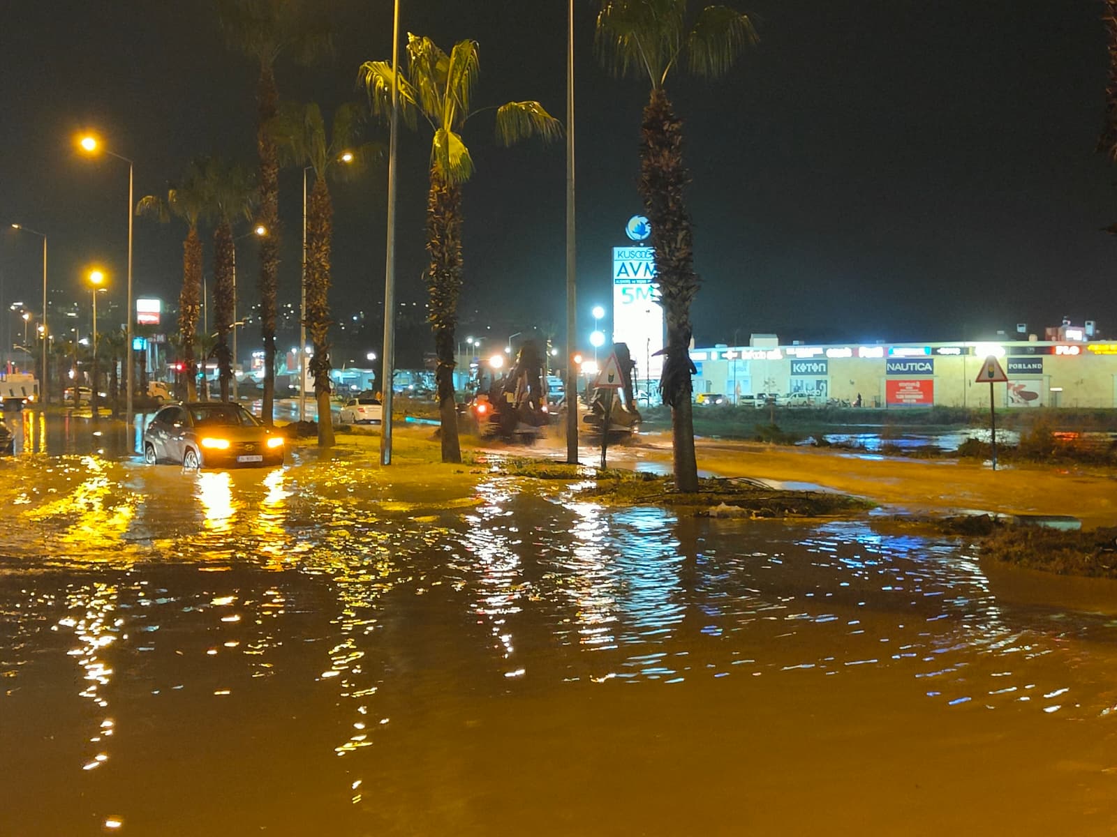 Bilboardlarda Var, Sahada Yok Kuşadası Alt yapı yetersizliğinden Venedik'e döndü