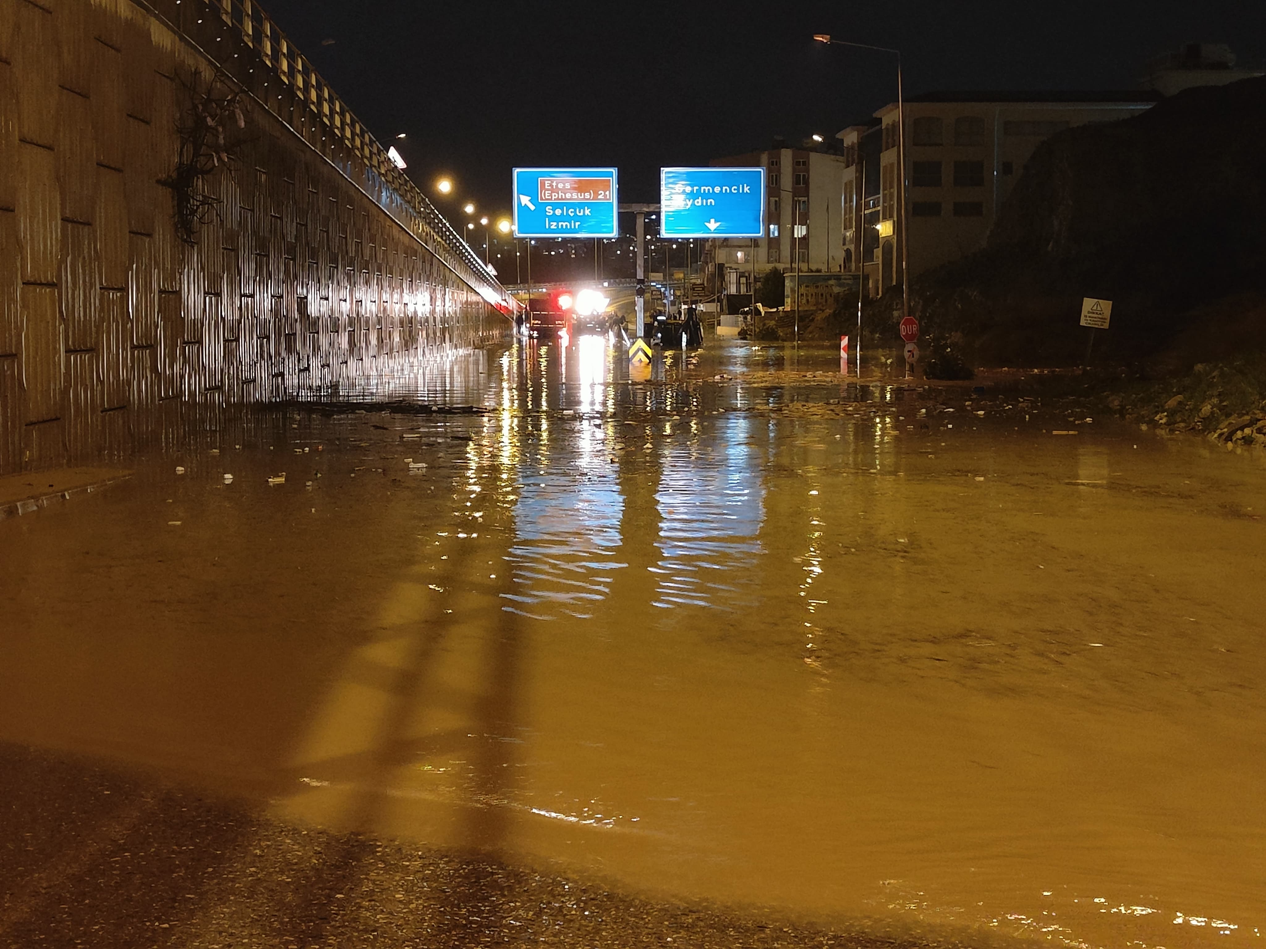 Bilboardlarda Var, Sahada Yok Kuşadası Alt yapı yetersizliğinden Venedik'e döndü