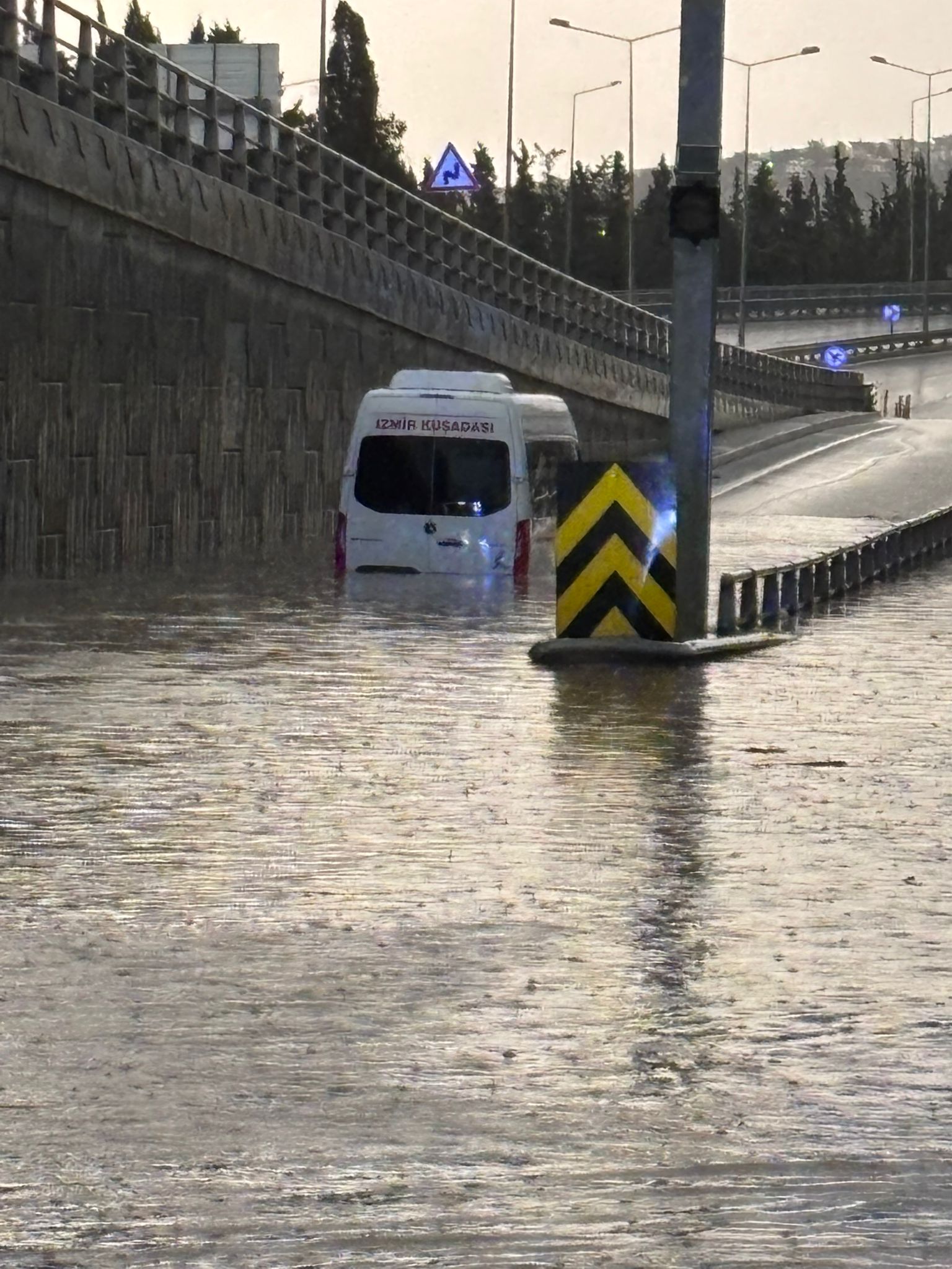 Bilboardlarda Var, Sahada Yok Kuşadası Alt yapı yetersizliğinden Venedik'e döndü