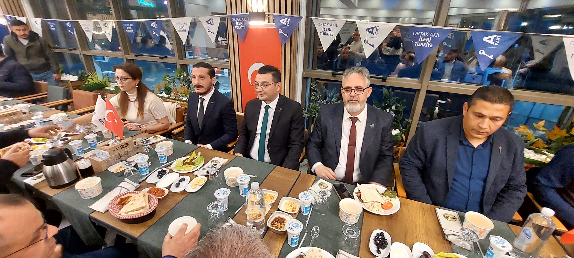 Anahtar Parti İftarda bir araya geldi.