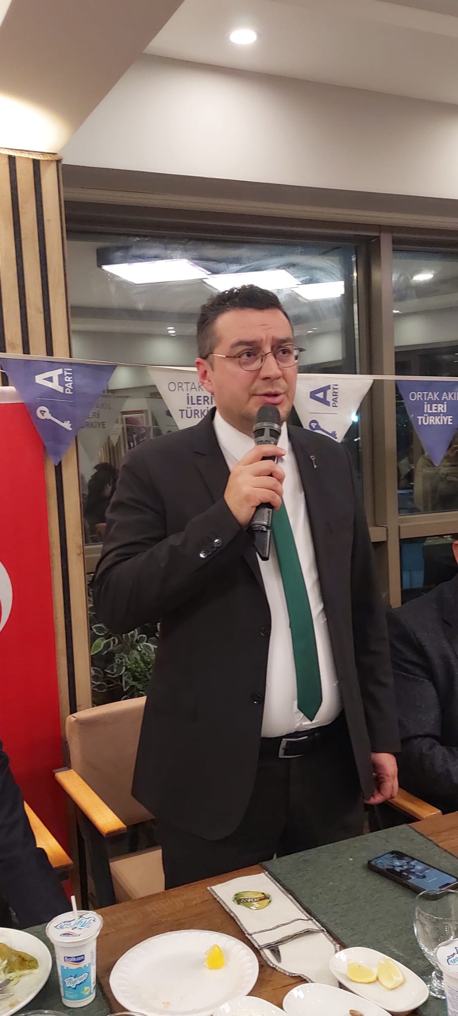Anahtar Parti İftarda bir araya geldi.