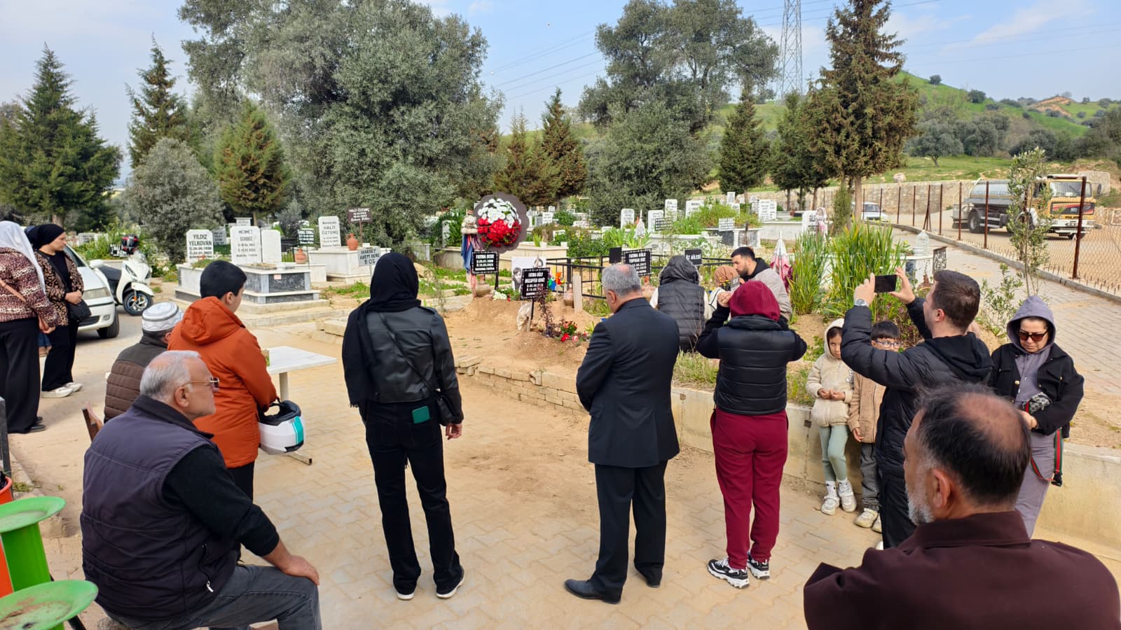 Nazilli’de Vahşetin 1. Yılı: Fatma Gezgin ve İki Evladı Mezarı Başında Anıldı