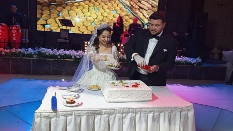MERT VE FEYZA DÜNYA EVİNE GİRDİ